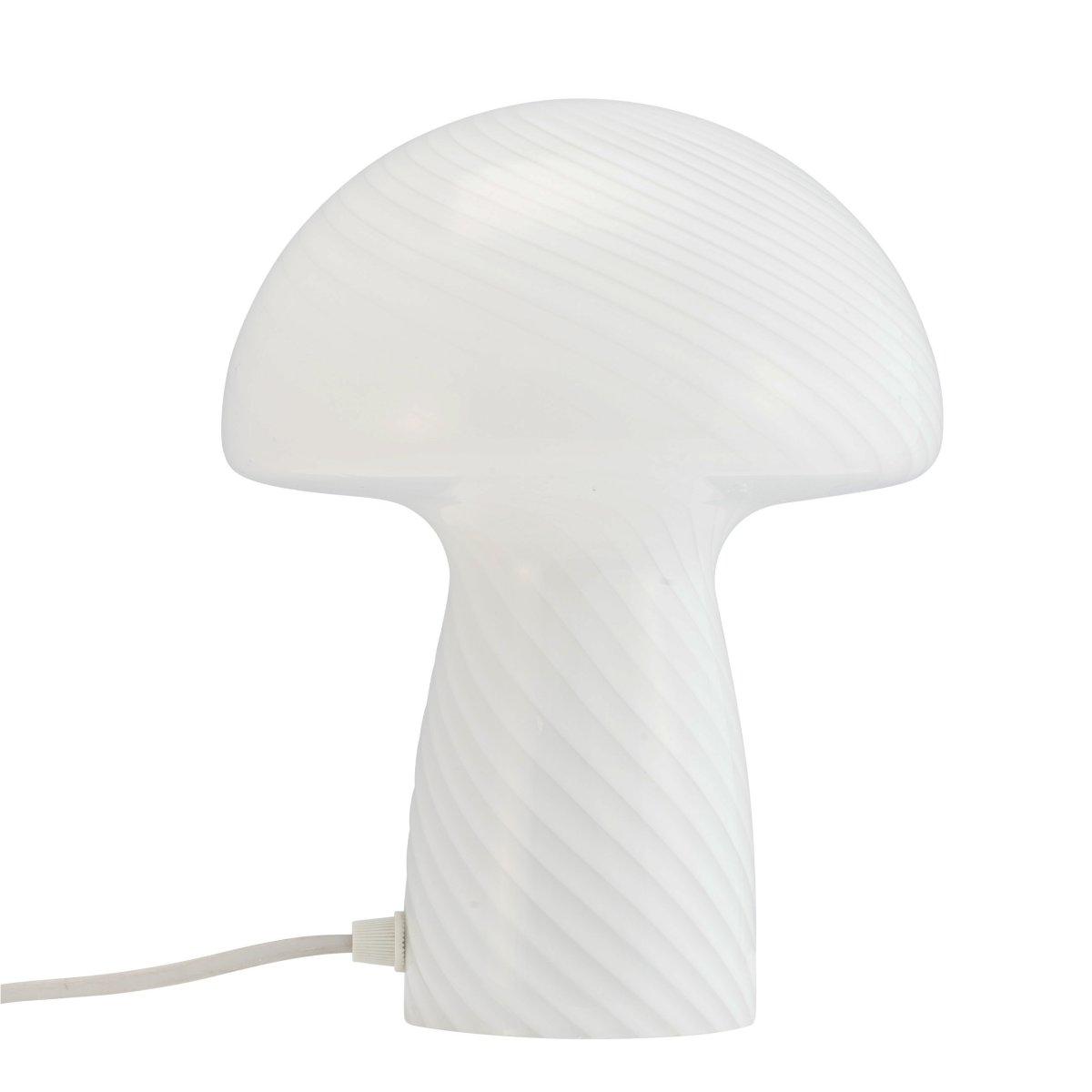 Jenny 23cm Valkoinen pöytävalaisin valmistajalta Dyberg Larsen - Jenny Mushroom -p&ouml;yt&auml;valaisin &ndash; pieni ja elegantti valkoinen valaistusratkaisu, joka lis&auml;&auml; sisustukseen hienostuneen ilmeen.