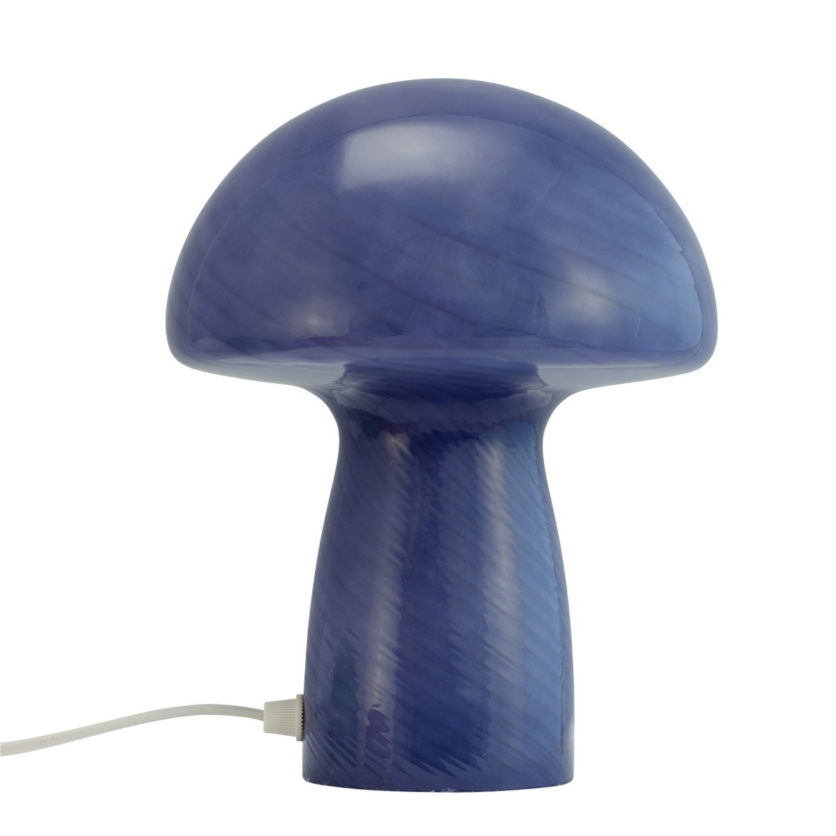 Jenny 23cm Sininen pöytävalaisin valmistajalta Dyberg Larsen - Jenny Mushroom -p&ouml;yt&auml;valaisin &ndash; pieni ja tyylik&auml;s valaistusratkaisu sinisen&auml;, joka lis&auml;&auml; hienostuneen silauksen sisustukseen.