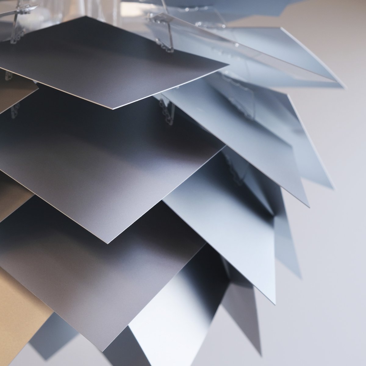 Illumin Ø45 Alumiini kattovalaisin valmistajalta Dyberg Larsen - Asenna lamppu itse ja nauti ainutlaatuisesta design-valaistuksesta, joka on edullinen ja mukautuva tulevaisuutta varten.