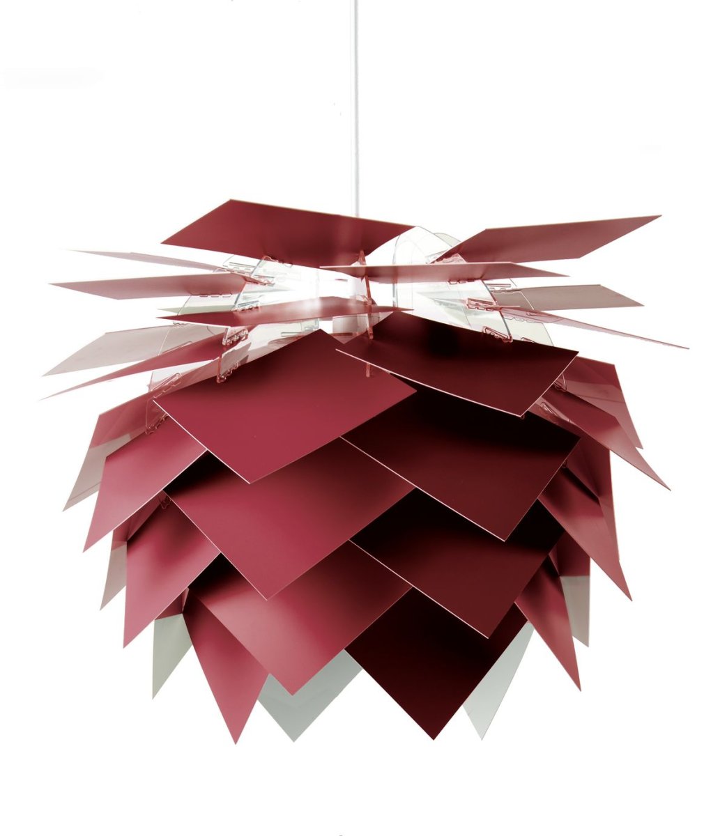 Illumin Ø45 Tummanpunainen kattovalaisin valmistajalta Dyberg Larsen - Helposti asennettavaksi kotiin suunniteltu Illumin on t&auml;ydellinen yhdistelm&auml; tanskalaista muotoilua ja persoonallista ilmett&auml;.