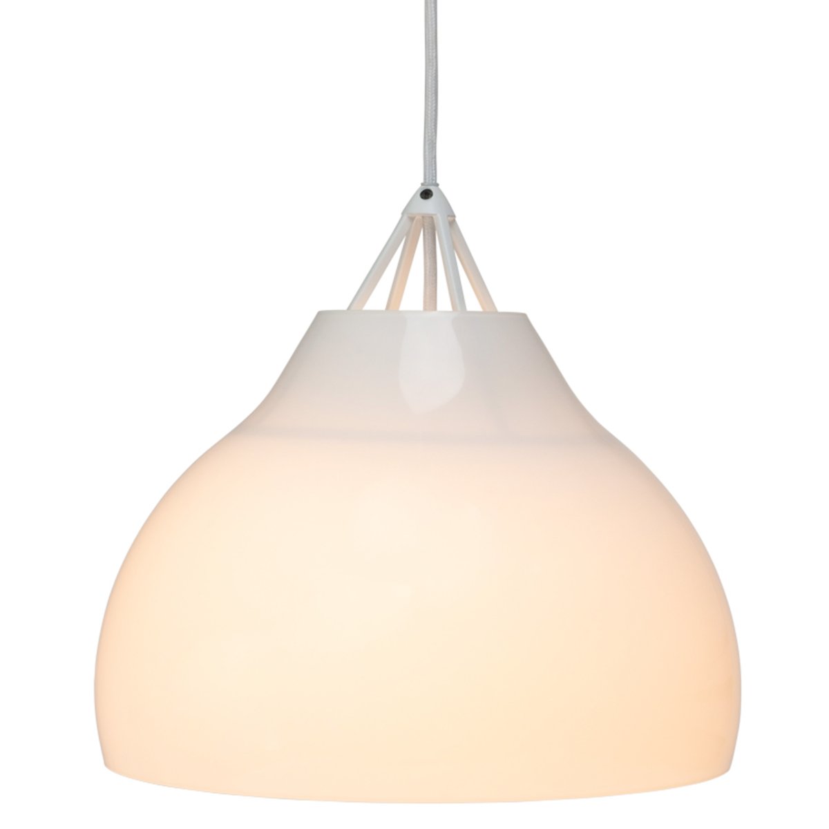 Pyra Ø30 Valkoinen kattovalaisin valmistajalta Dyberg Larsen - Pyran on suunnitellut Frank Kerdil Dyberg Larsenille, ja se on valaisin, joka tuo valon laatua ja tyyliä kotiisi.