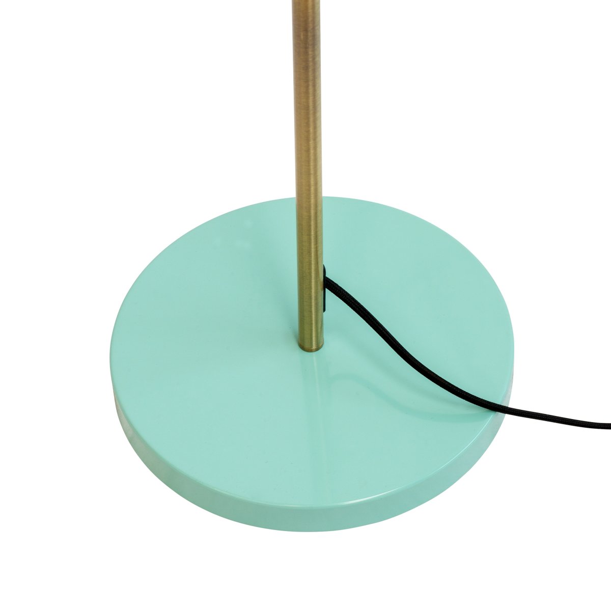 Ocean Monivärinen lattiavalaisin valmistajalta Dyberg Larsen - Ocean-lattiavalaisin s&auml;vyiss&auml; Curry/Brass/Turquoise on metallirakenteinen, yl&ouml;s- ja alasp&auml;in k&auml;&auml;nnett&auml;viss&auml;, jalustassa on jalkakytkin.