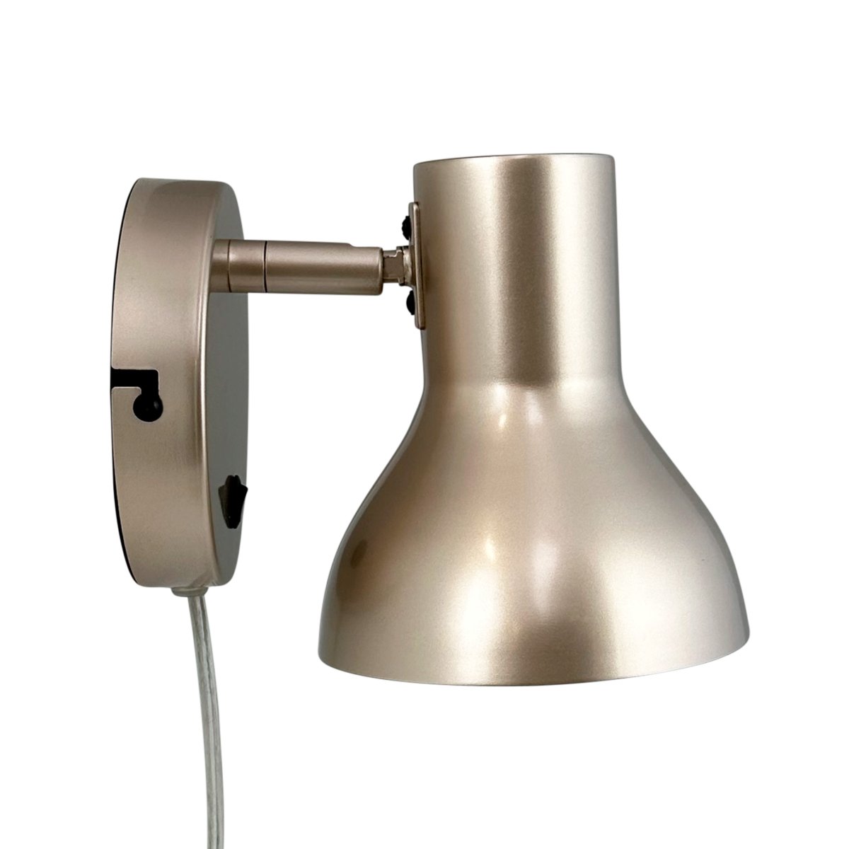 Bob Beige lukulamppu valmistajalta Dyberg Larsen - Bob &auml;r det perfekta valet f&ouml;r det moderna hemmet och kombinerar stilren design med funktionalitet.