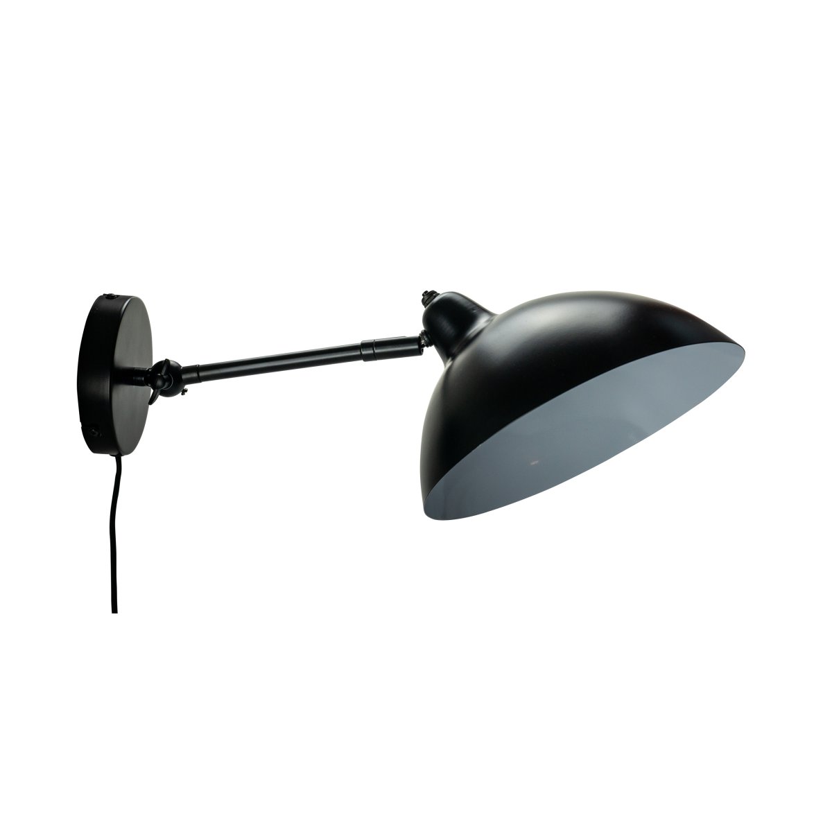 Futura 43cm Musta seinävalaisin valmistajalta Dyberg Larsen - Valmistettu metallista, jossa on musta ulkopinta ja valkoinen sisäpuoli, se luo minimalistisen ilmeen.