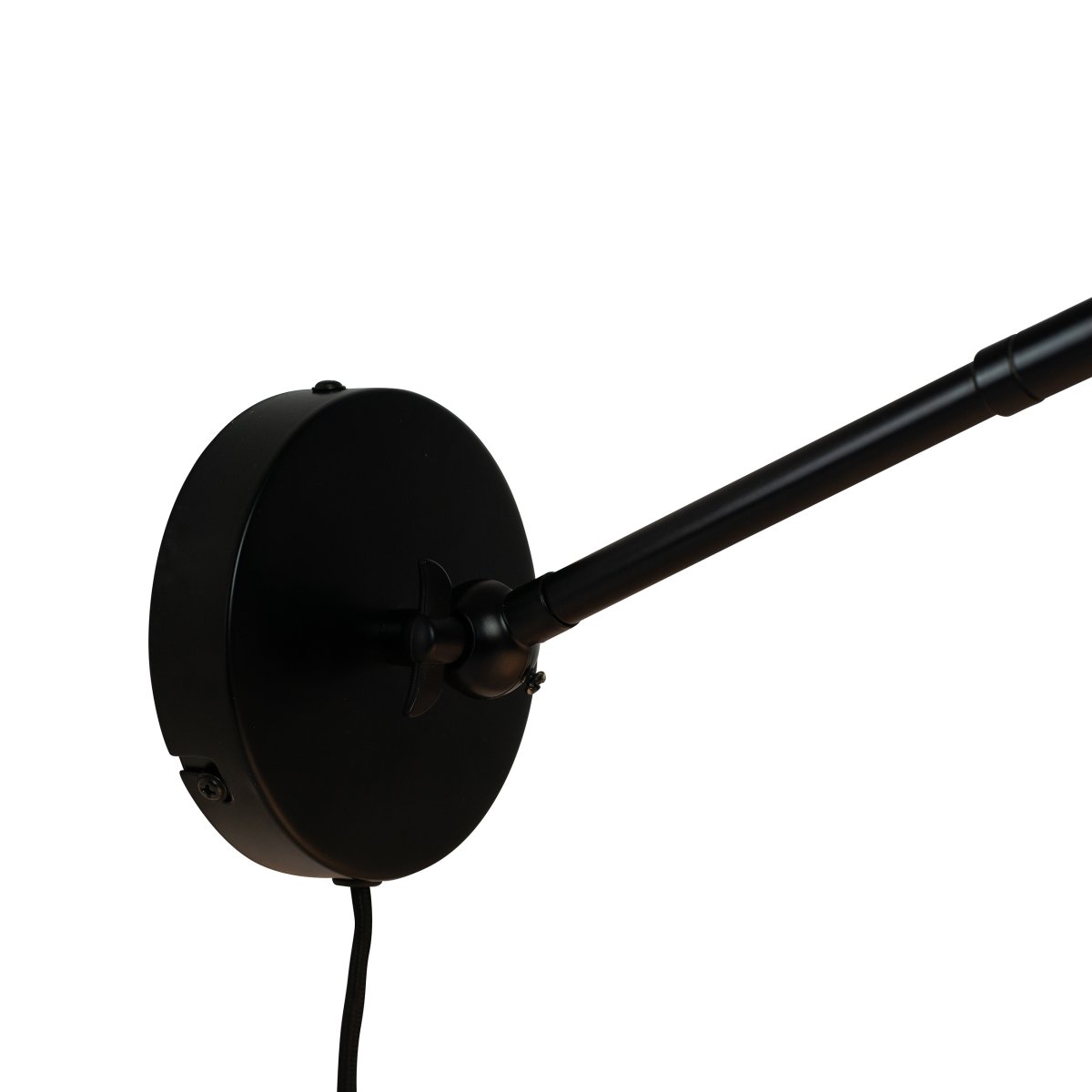Futura 43cm Musta seinävalaisin valmistajalta Dyberg Larsen - Valmistettu metallista, jossa on musta ulkopinta ja valkoinen sisäpuoli, se luo minimalistisen ilmeen.