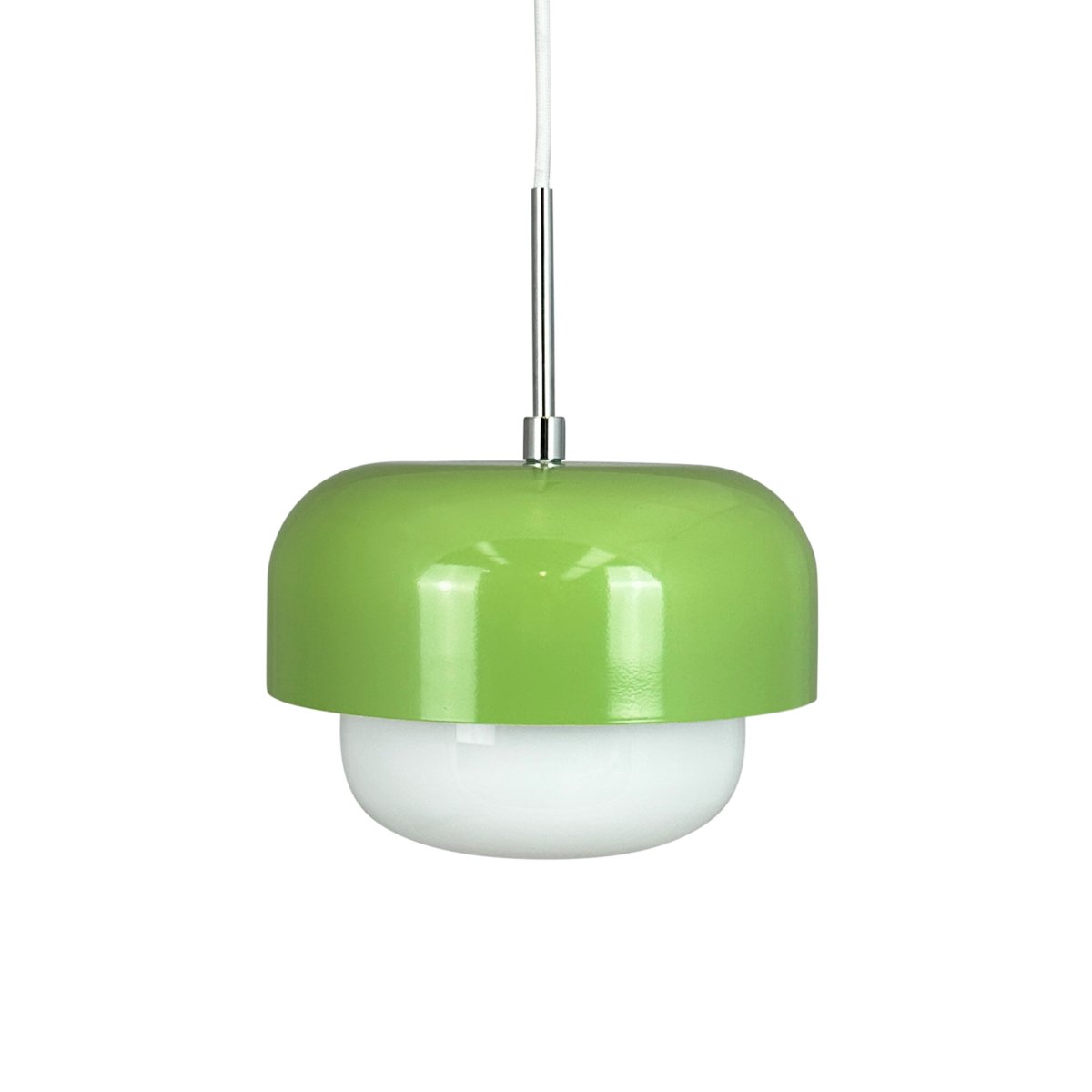 Haipot Ø23 Matcha vihreä kattovalaisin valmistajalta Dyberg Larsen - Ge ditt hem en modern och exklusiv touch med Haipot pendellampa i en matcha-gr&ouml;n f&auml;rg.