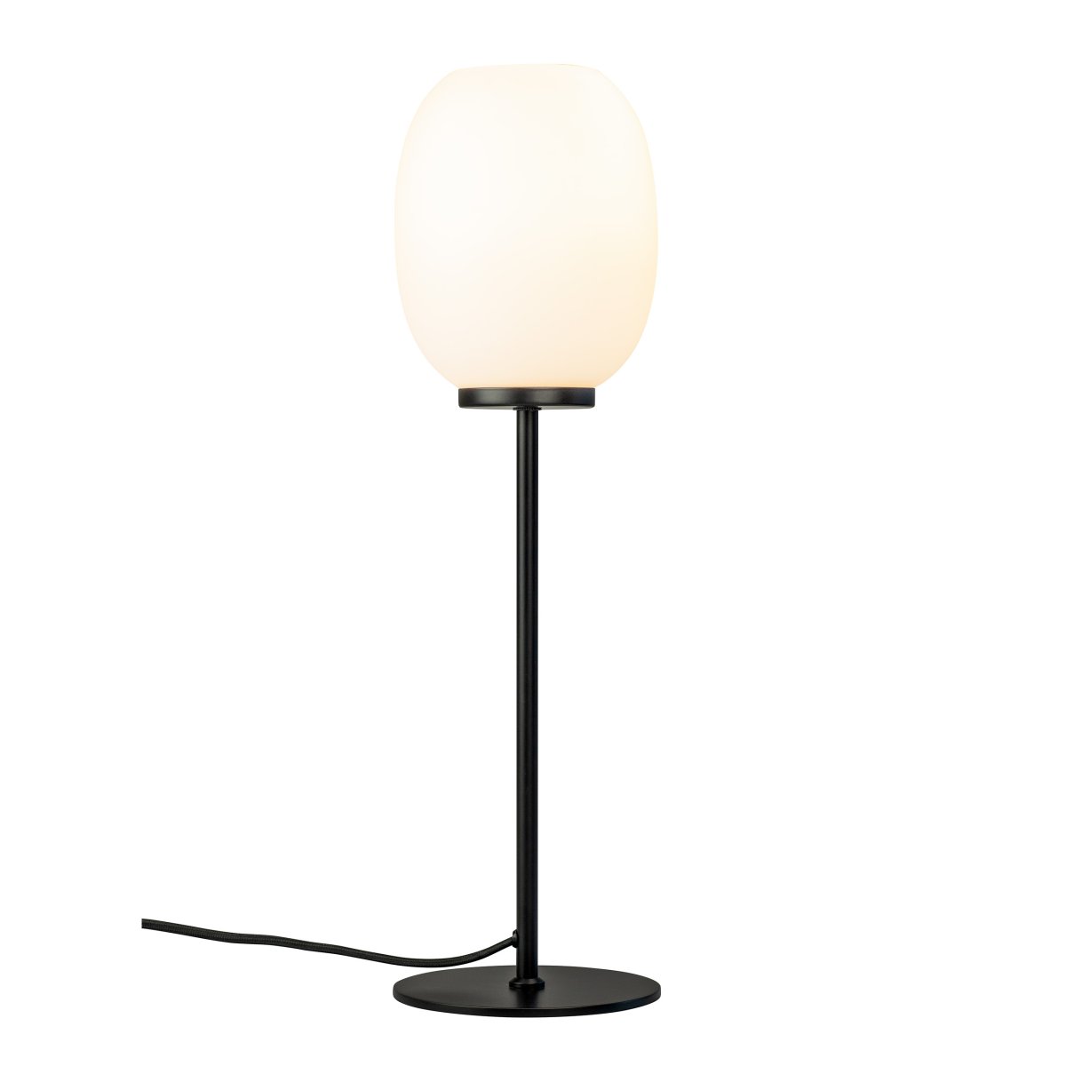 DL39 52cm Opaali pöytävalaisin valmistajalta Dyberg Larsen - DL39-pöytävalaisin on harmoninen ja yksinkertainen valaisin, joka on saanut inspiraationsa klassisista linjoista ja minimalistisesta sisustuksesta.