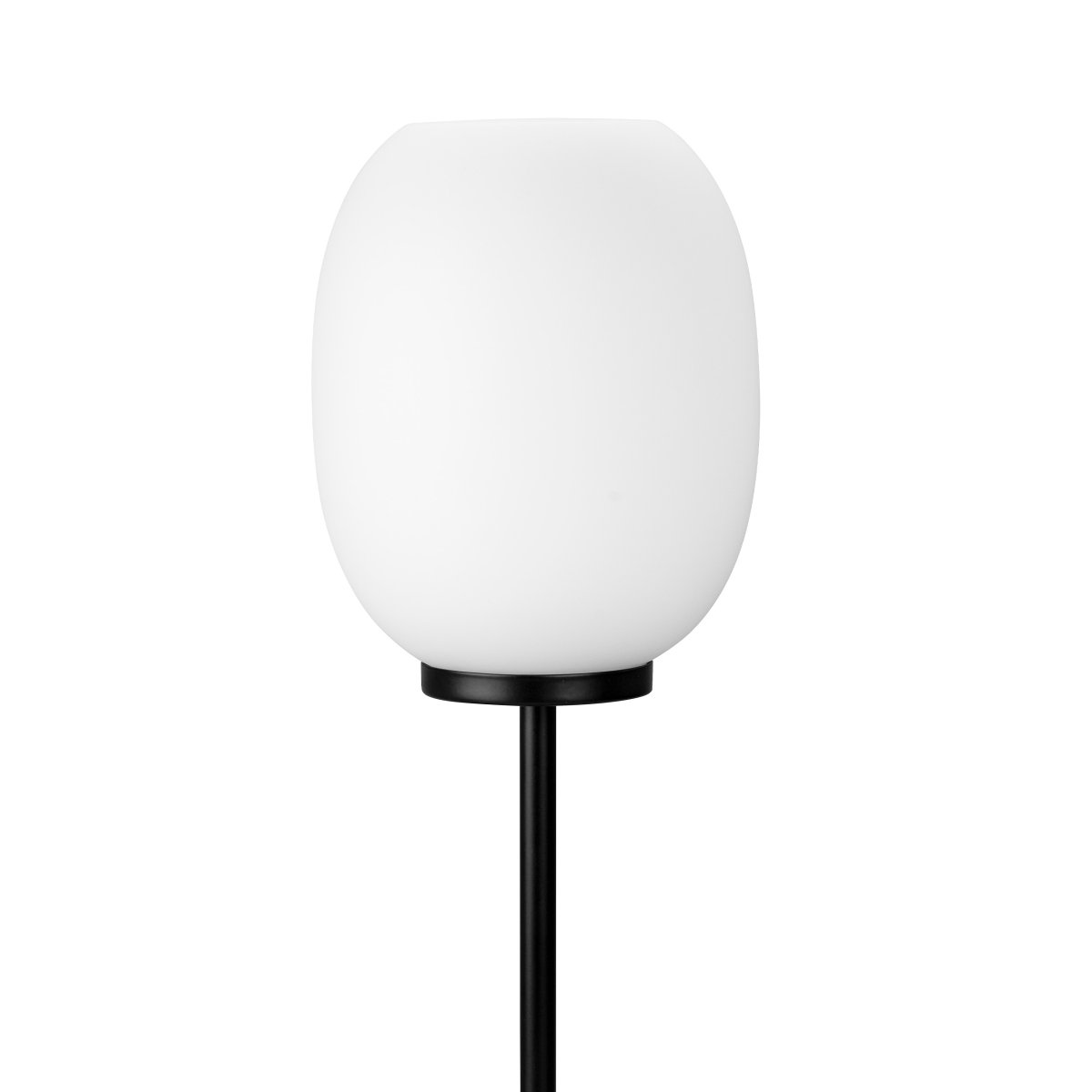 DL39 52cm Opaali pöytävalaisin valmistajalta Dyberg Larsen - DL39-pöytävalaisin on harmoninen ja yksinkertainen valaisin, joka on saanut inspiraationsa klassisista linjoista ja minimalistisesta sisustuksesta.