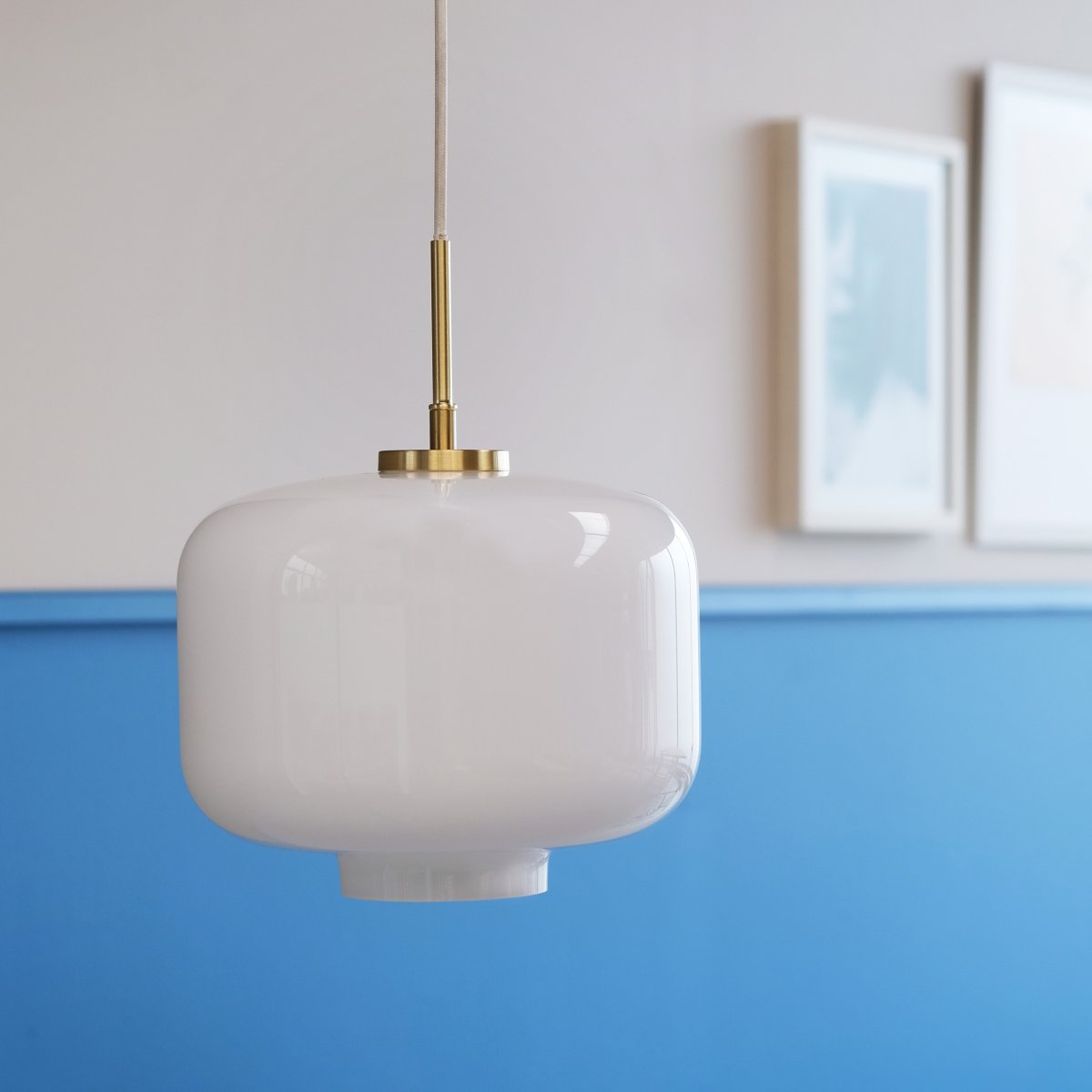 Arp Ø30 Messinki kattovalaisin valmistajalta Dyberg Larsen - Anna kotiisi modernia ja klassista tunnelmaa Arp-kattolampulla.