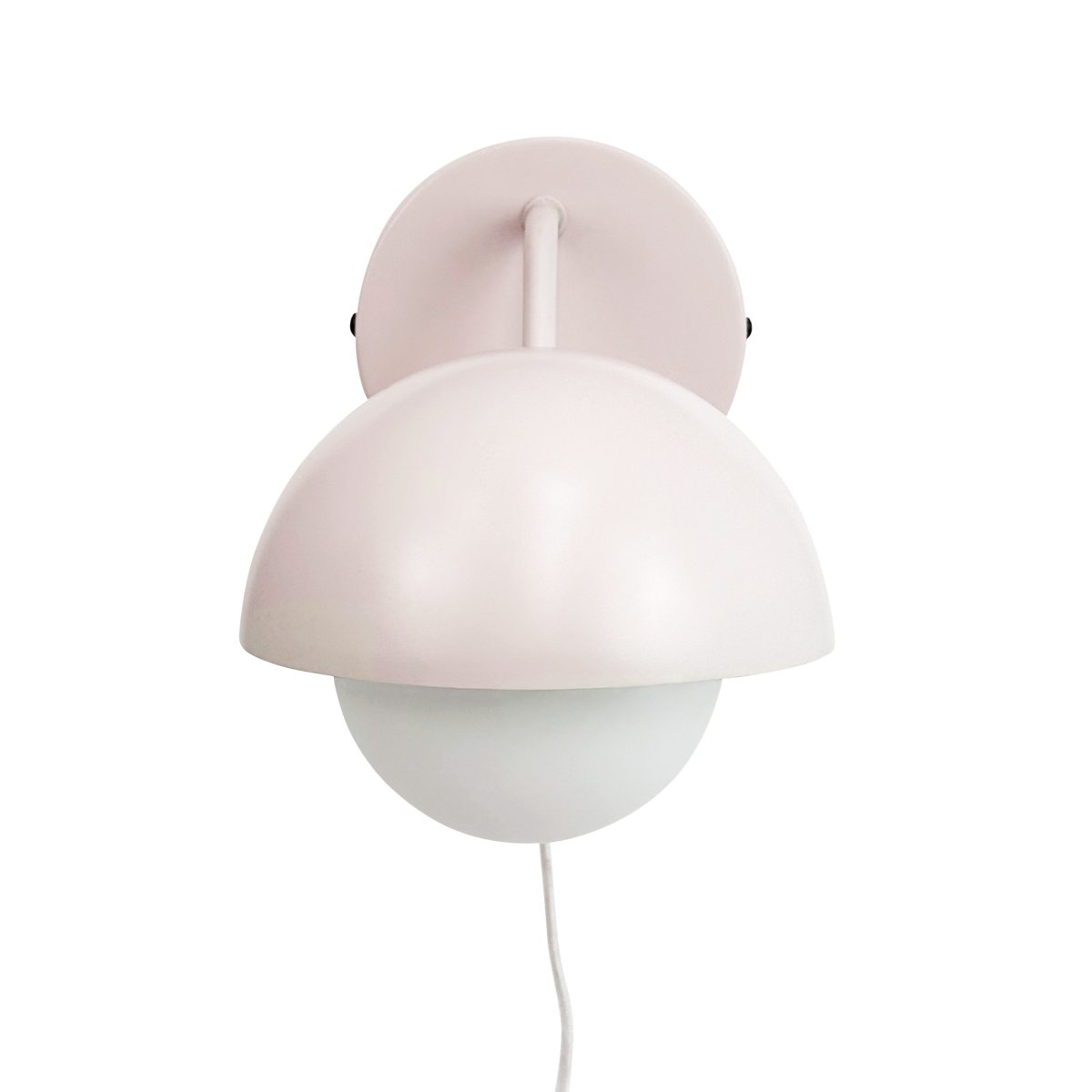 Rose Ø15 Matta beige seinävalaisin valmistajalta Dyberg Larsen - Lasikupu toimii luonnonvalon hajottajana ja luo huoneeseen lämpimän ja kutsuvan tunnelman.