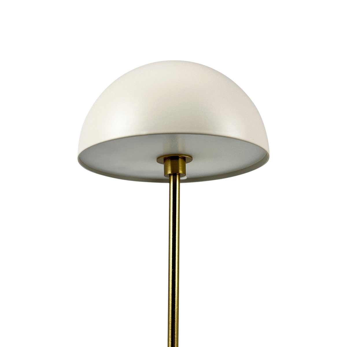 Along Setti 20cm Beige Siirrettävä valmistajalta Dyberg Larsen - Minipöytävalaisimissa, joissa on sisäänrakennettu LED- ja kosketustekniikka, yhdistyvät ajaton muotoilu ja harmonia.