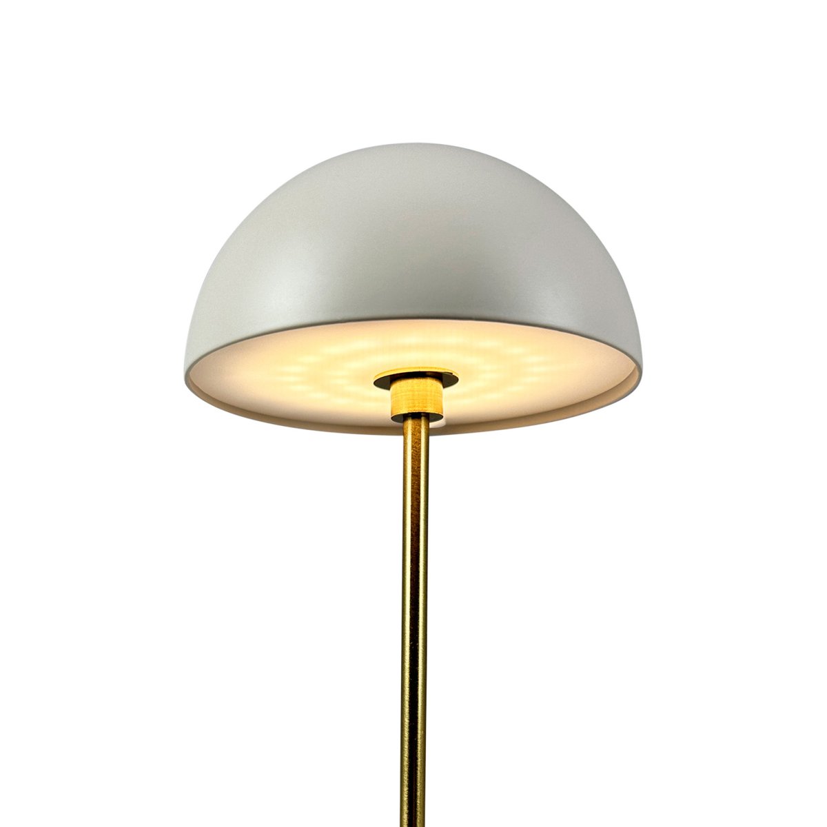Along Setti 20cm Beige Siirrettävä valmistajalta Dyberg Larsen - Minipöytävalaisimissa, joissa on sisäänrakennettu LED- ja kosketustekniikka, yhdistyvät ajaton muotoilu ja harmonia.