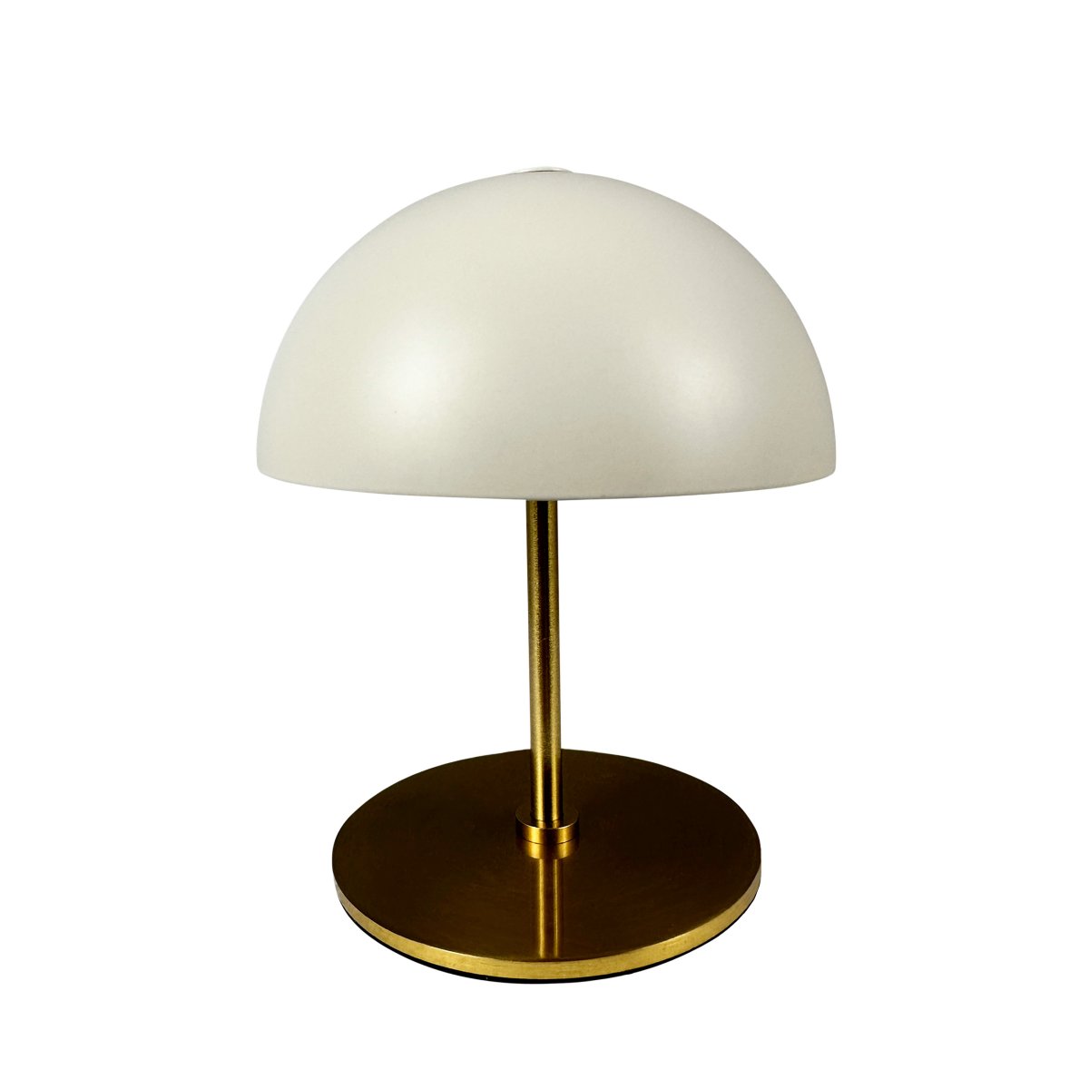 Along Setti 20cm Beige Siirrettävä valmistajalta Dyberg Larsen - Minipöytävalaisimissa, joissa on sisäänrakennettu LED- ja kosketustekniikka, yhdistyvät ajaton muotoilu ja harmonia.