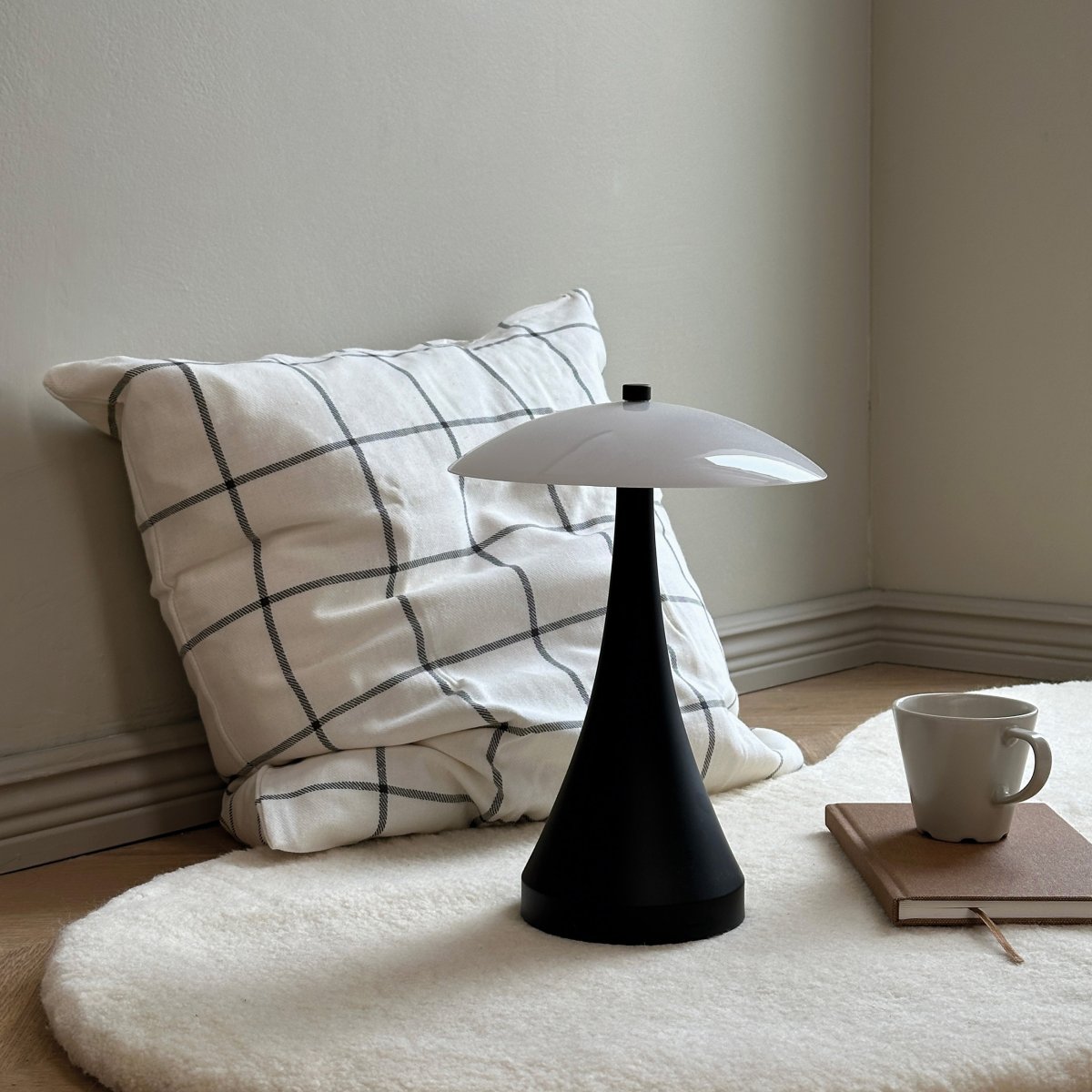 Vienna 28cm Musta Siirrettävä valmistajalta Dyberg Larsen - 