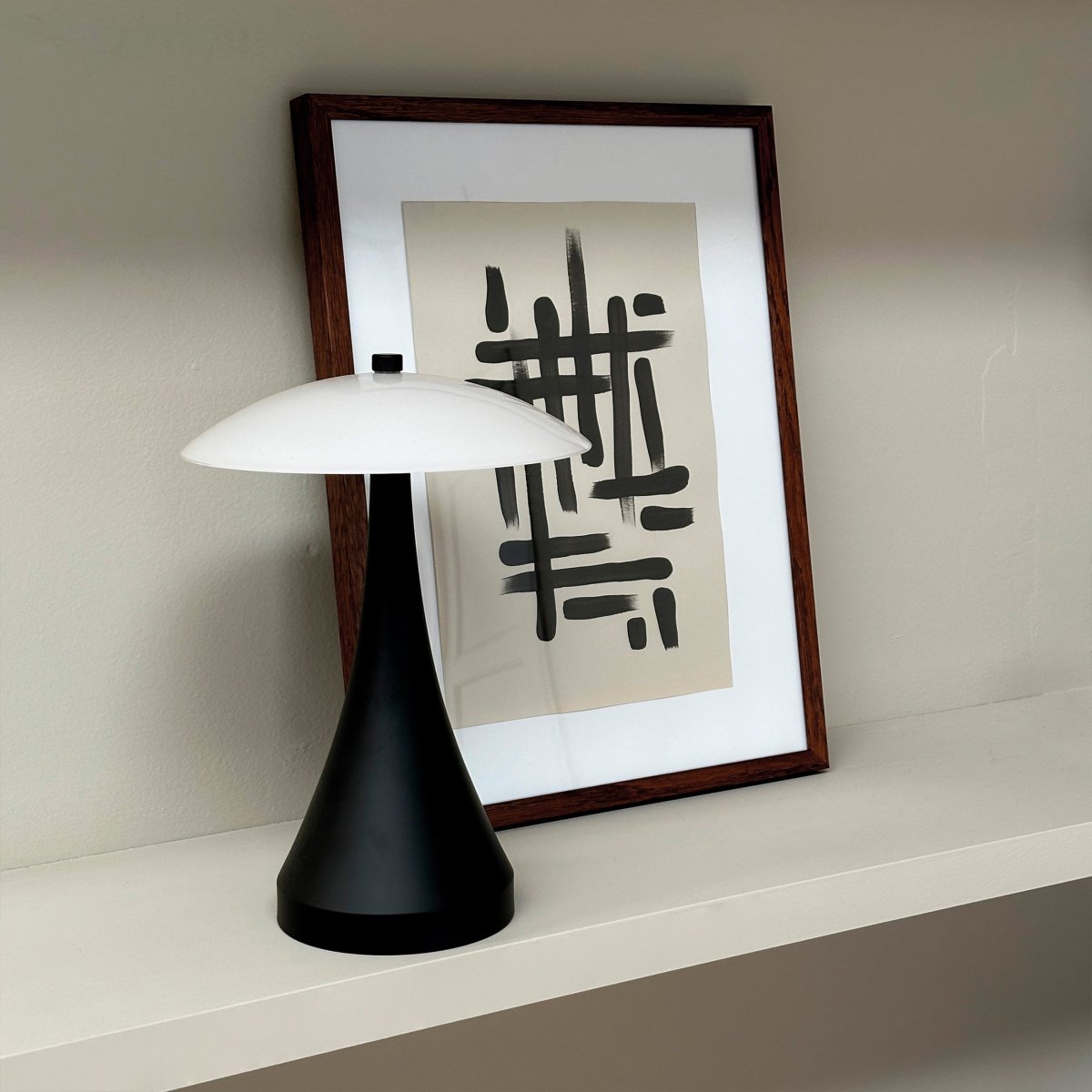 Vienna 28cm Musta Siirrettävä valmistajalta Dyberg Larsen - 