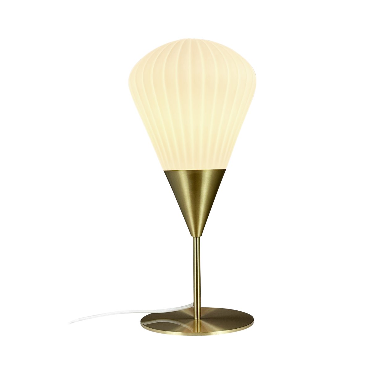 Ballon 45cm Valkoinen pöytävalaisin valmistajalta Dyberg Larsen - Med sin moderna form och stilrena material &auml;r Ballon bordslampa ett perfekt val f&ouml;r den som vill kombinera funktion, ljus och elegans i sin inredning.