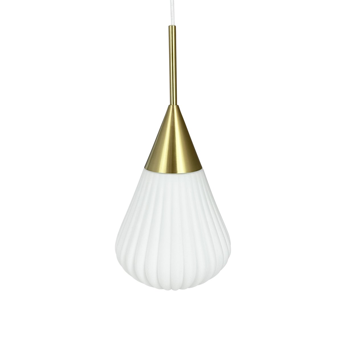Ballon Ø20 Valkoinen kattovalaisin valmistajalta Dyberg Larsen - Med sin moderna form och stilrena material &auml;r Ballon Pendant det perfekta valet f&ouml;r den som vill f&ouml;rena ljus och elegans &ndash; en funktionell och tidl&ouml;s designklassiker.