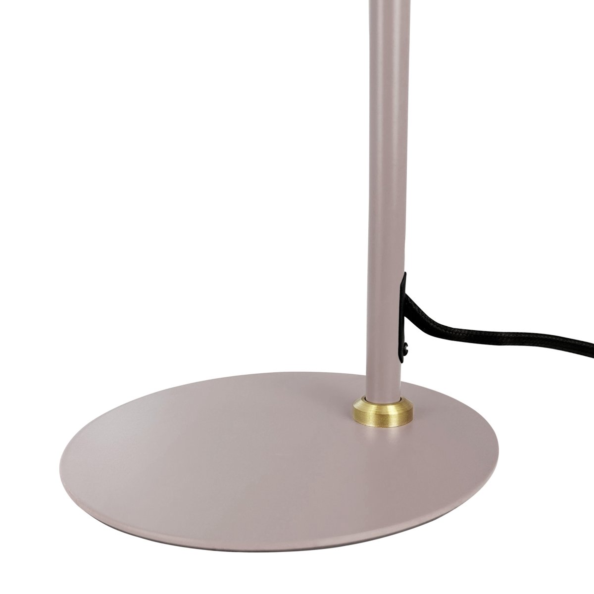 DL12 Mini 40cm Beige työpöytävalaisin valmistajalta Dyberg Larsen - Se on varustettu sekä käännettävällä että kallistettavalla varjostimella, joten valoa on helppo kohdistaa tarpeen mukaan.