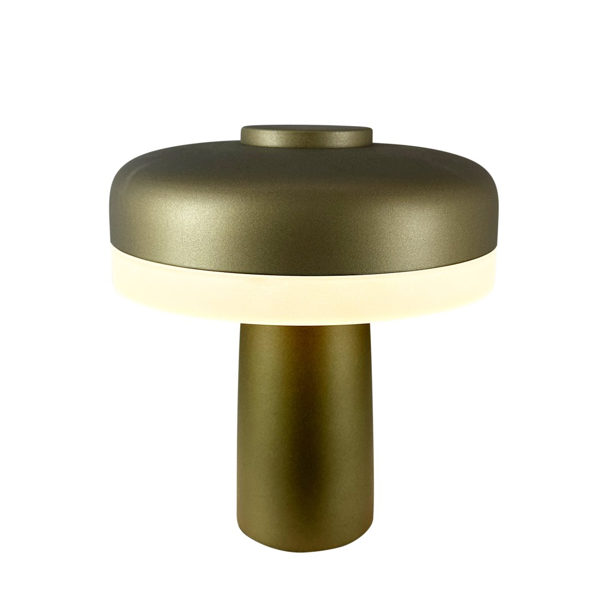 Porter 16cm Metallinvihreä Siirrettävä valmistajalta Dyberg Larsen - Porter LED-ladattava pöytävalaisin on moderni ja toimiva valaisin, jossa on ainutlaatuinen muotoilu, jossa valo tulee reunasta, mikä antaa miellyttävän ja tasaisen valon.