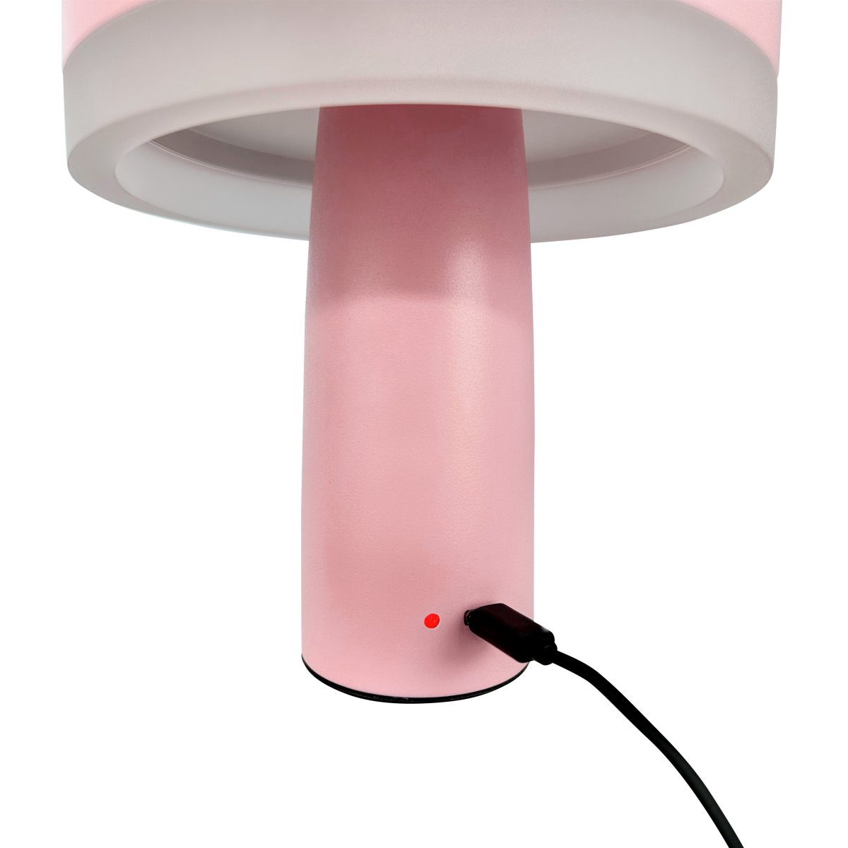 Porter 16cm Vaaleanpunainen Siirrettävä valmistajalta Dyberg Larsen - Porter LED-ladattava pöytävalaisin on moderni ja toimiva valaisin, jossa on ainutlaatuinen muotoilu, jossa valo tulee reunasta, mikä antaa miellyttävän ja tasaisen valon.