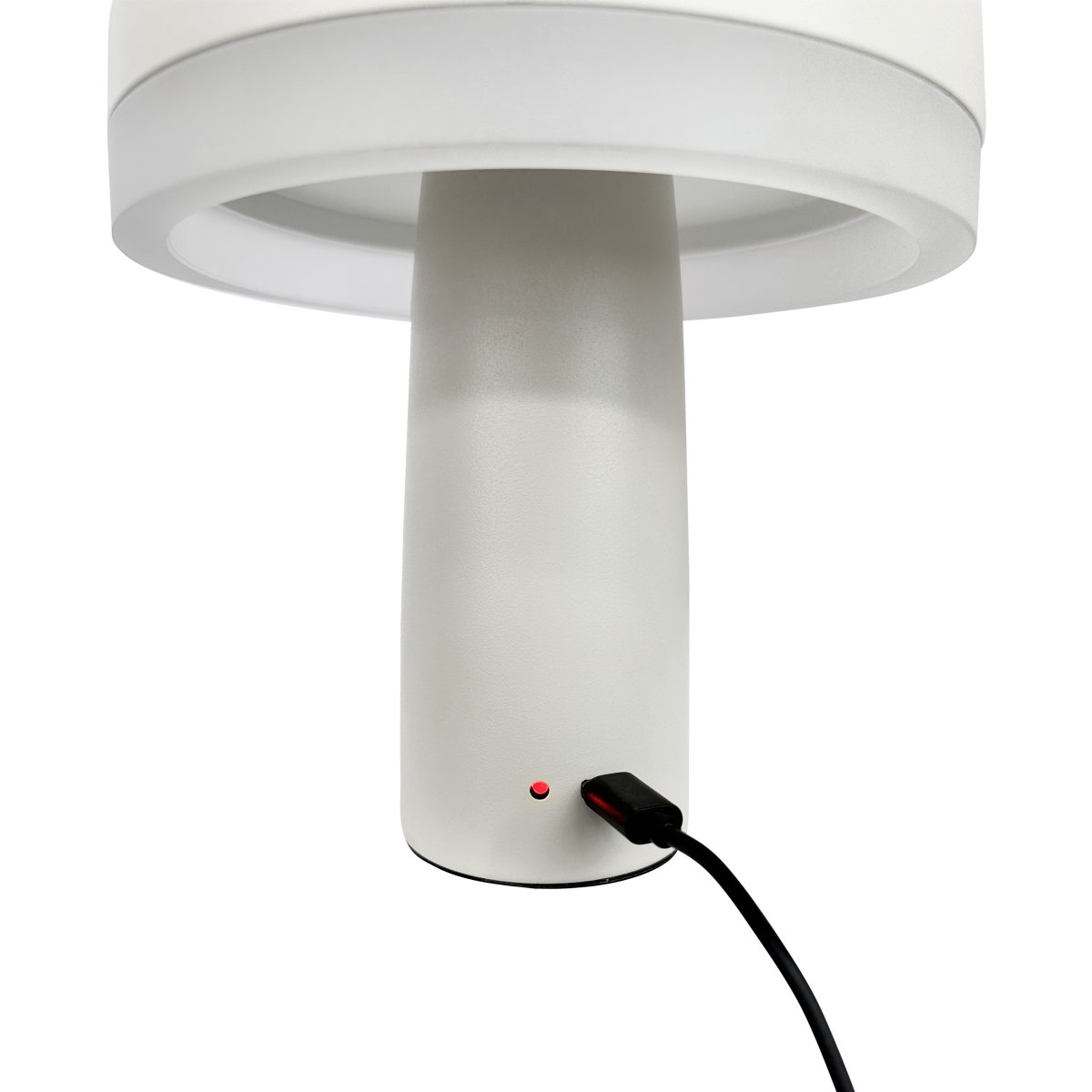Porter 16cm Helmen valkoinen Siirrettävä valmistajalta Dyberg Larsen - Porter LED-ladattava pöytävalaisin on moderni ja toimiva valaisin, jossa on ainutlaatuinen muotoilu, jossa valo tulee reunasta, mikä antaa miellyttävän ja tasaisen valon.