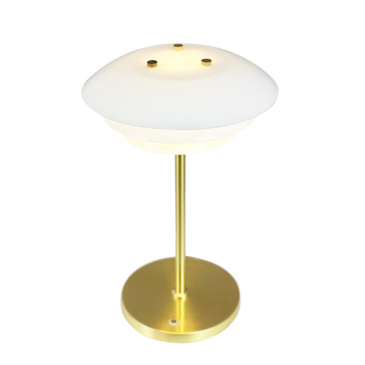 DL20 LED 30cm Messinki Siirrettävä valmistajalta Dyberg Larsen - Den uppladdningsbara lampan har en h&ouml;jd p&aring; 30 cm och en lampsk&auml;rmsdiameter p&aring; 20 cm, vilket g&ouml;r den perfekt f&ouml;r s&auml;ngbordet, skrivbordet eller en mysig h&ouml;rna.