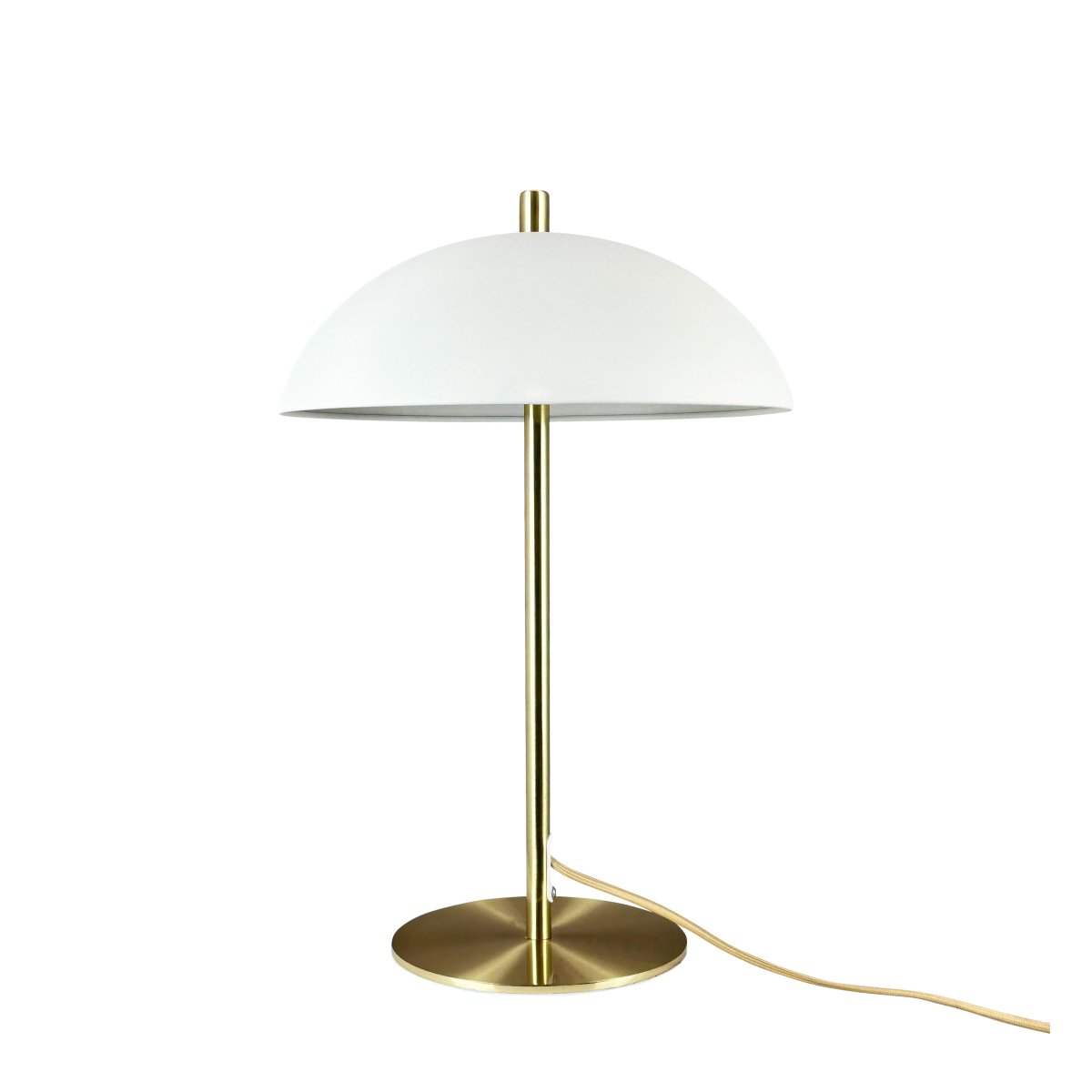 Globus 44cm Messinki/beige pöytävalaisin valmistajalta Dyberg Larsen - Metallista valmistettu valaisin yhdist&auml;&auml; pehme&auml;n beigen s&auml;vyn messingiviimeistelyisiin yksityiskohtiin, jotka antavat harmonisen ja modernin ilmeen.