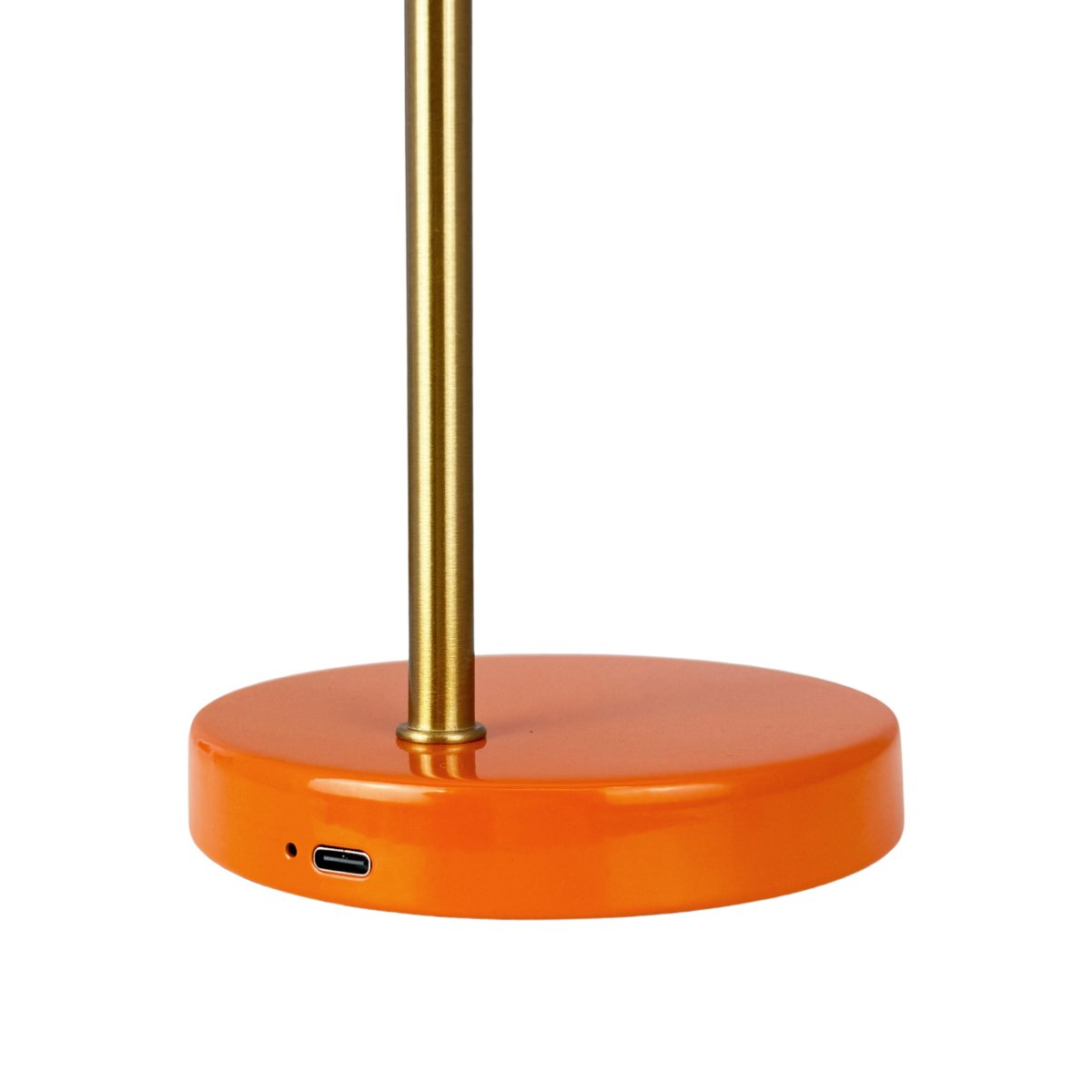 Ocean Mini 28cm Oranssi Siirrettävä valmistajalta Dyberg Larsen - T&auml;yteen latautuminen kest&auml;&auml; noin 6 tuntia ja valaisin palaa jopa 20 tuntia pienimm&auml;ll&auml; kirkkaudella ja jopa 4 tuntia suurimmalla kirkkaudella.