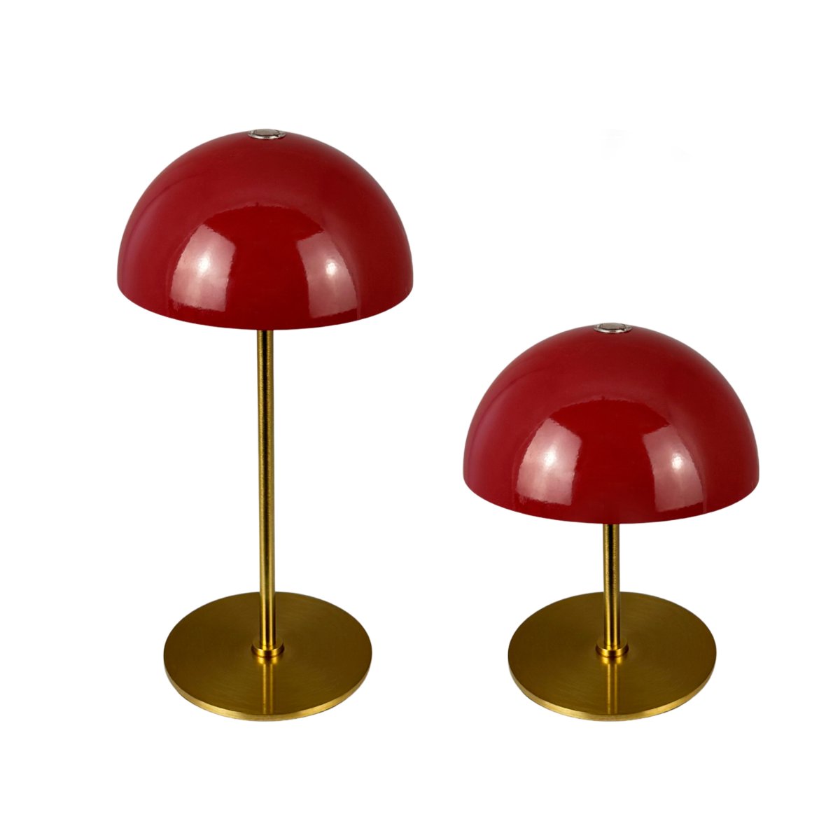 Along Setti 20cm PUNAINEN Siirrettävä valmistajalta Dyberg Larsen - Lampuissa on integroidut LED-valot ja kolme himmennett&auml;v&auml;&auml; valotasoa, joita on helppo s&auml;&auml;t&auml;&auml; yl&auml;osassa olevalla kosketushimmentimell&auml;.