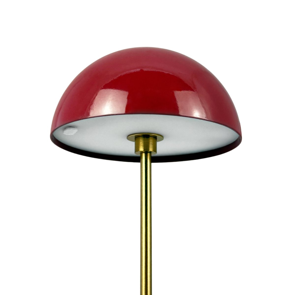 Along Setti 20cm PUNAINEN Siirrettävä valmistajalta Dyberg Larsen - Lampuissa on integroidut LED-valot ja kolme himmennett&auml;v&auml;&auml; valotasoa, joita on helppo s&auml;&auml;t&auml;&auml; yl&auml;osassa olevalla kosketushimmentimell&auml;.