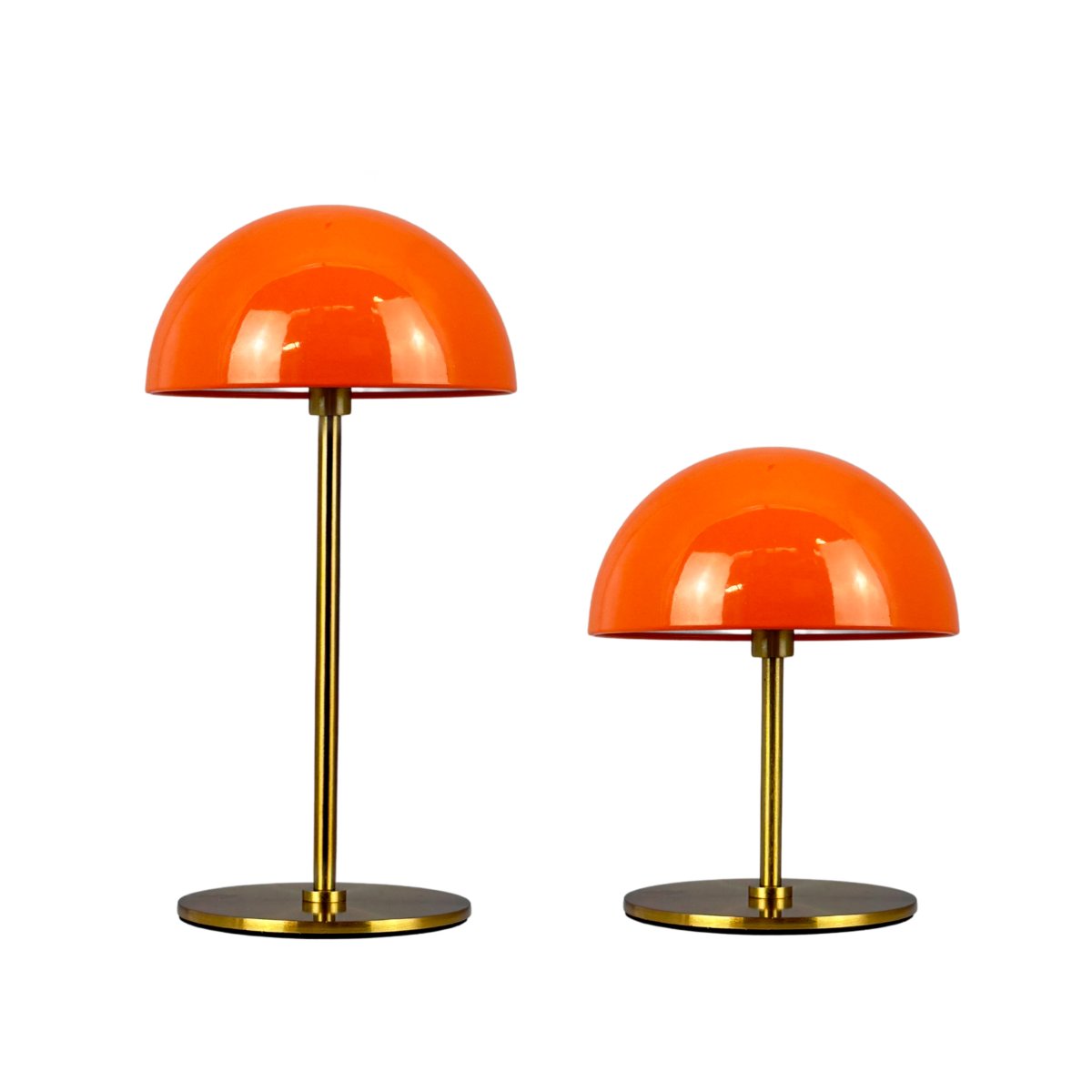 Along Setti 20cm Oranssi Siirrettävä valmistajalta Dyberg Larsen - Lampuissa on integroidut LED-valot ja kolme himmennett&auml;v&auml;&auml; valotasoa, joita on helppo s&auml;&auml;t&auml;&auml; yl&auml;osassa olevalla kosketushimmentimell&auml;.