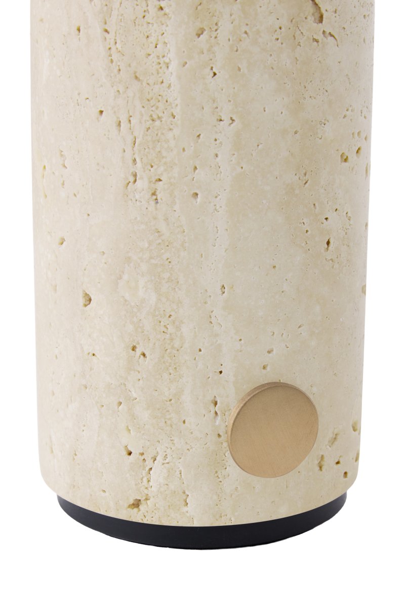 Torrano 28cm Beige travertiini Siirrettävä valmistajalta Globen Lighting - Valaisimessa on huomaamaton metallinen painike jalassa, ja sit&auml; voidaan himment&auml;&auml; kolmessa vaiheessa oikean tunnelman luomiseksi.