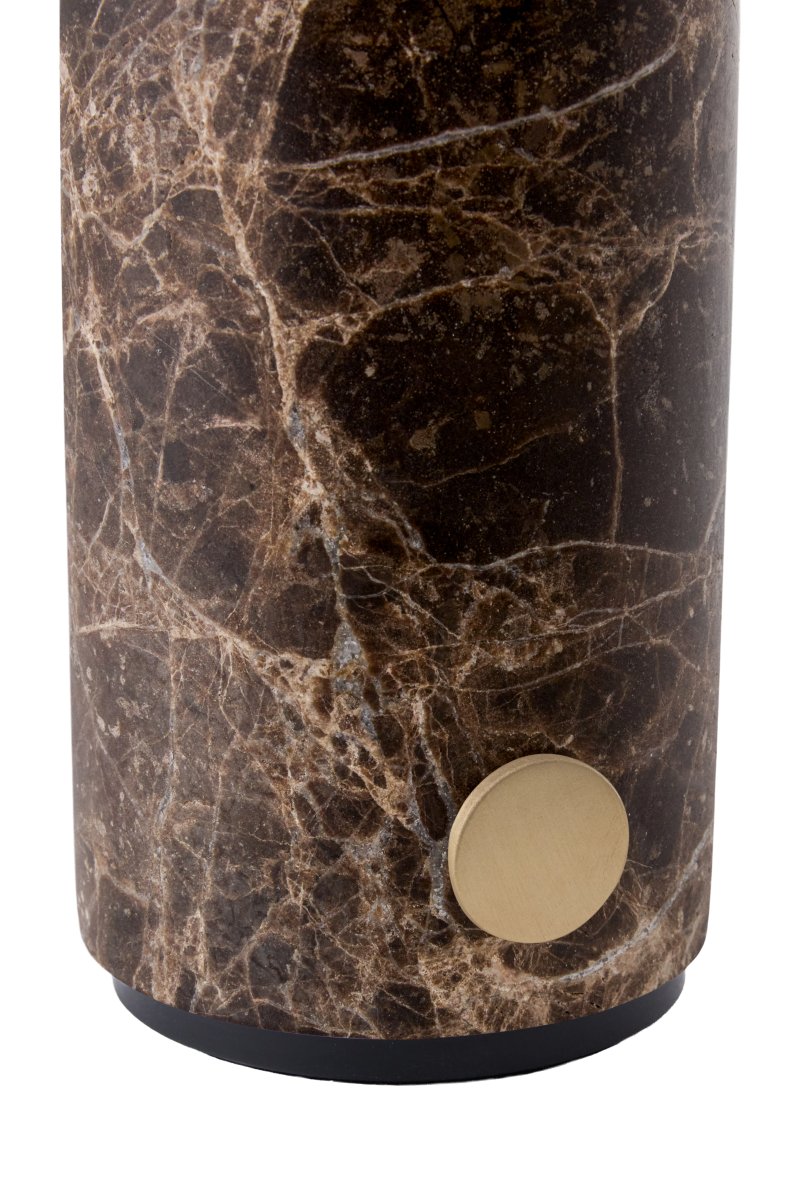 Torrano 28cm Ruskea marmori Siirrettävä valmistajalta Globen Lighting - Valaisimessa on huomaamaton metallinen painike jalassa, ja sit&auml; voidaan himment&auml;&auml; kolmessa vaiheessa oikean tunnelman luomiseksi.