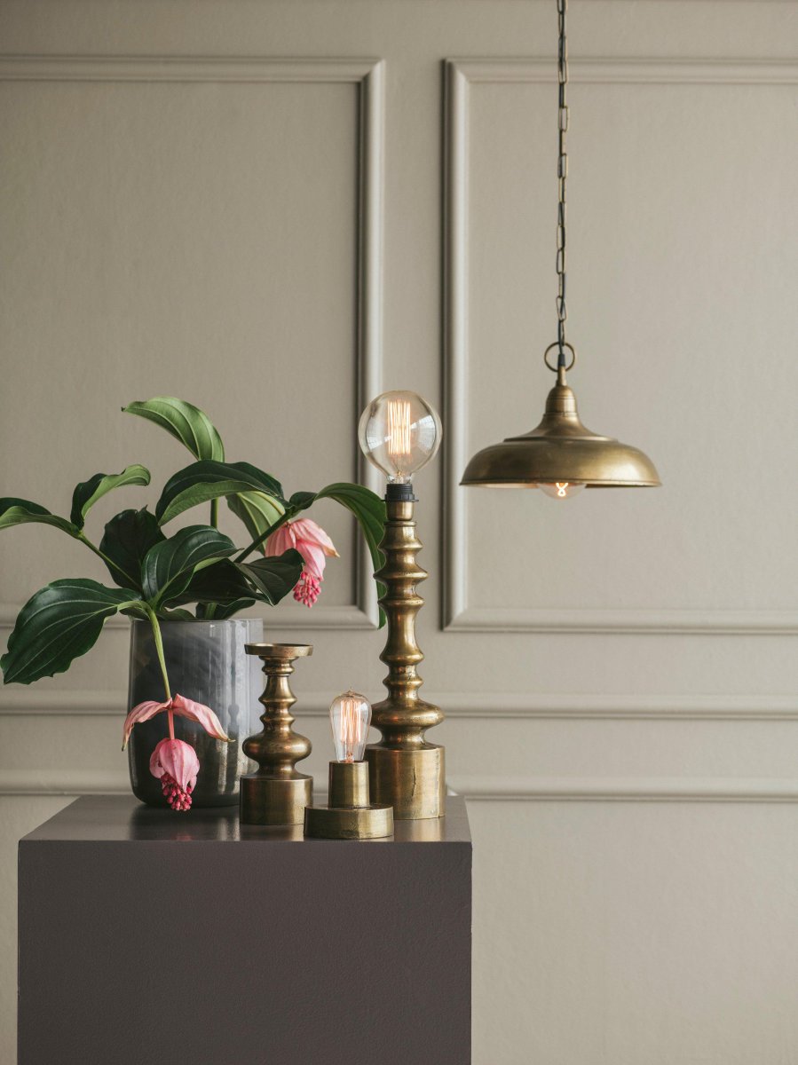 Philadelphia Ø35 Kulta kattovalaisin valmistajalta PR Home - Philadelphia on tyylik&auml;s ja klassinen metallikattovalaisin, jossa on maalaismainen viimeistely.