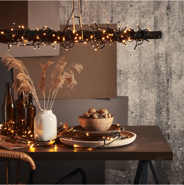 Valosarja Golden Warm White 16m Musta valmistajalta Star Trading - Silmukka on noin 16 metri&auml; pitk&auml; ja valojen v&auml;linen et&auml;isyys on 2 cm.