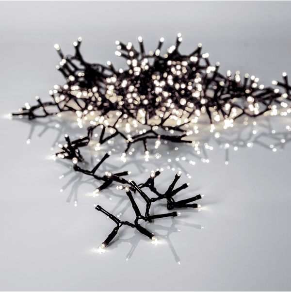 Valosarja Crispy Ice White 24m Musta valmistajalta Star Trading - Crispy Ice White on edullinen perussarja, jossa on laaja valikoima ja kylmempi kiilto toimii eritt&auml;in hyvin talviymp&auml;rist&ouml;ss&auml;.