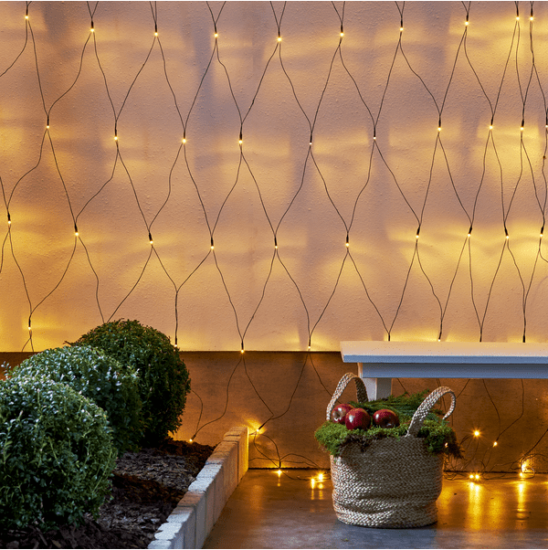 Valoverkko Golden Warm White 3m Musta valmistajalta Star Trading - Kaulakoru, jossa on 200 LED-valoa kauniissa kultaisessa hehkussa.