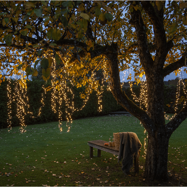 Valosarja Shiny Warm White 16m Musta valmistajalta Star Trading - Silmukka on noin 16 metri&auml; pitk&auml; ja valojen v&auml;linen et&auml;isyys on 2 cm.