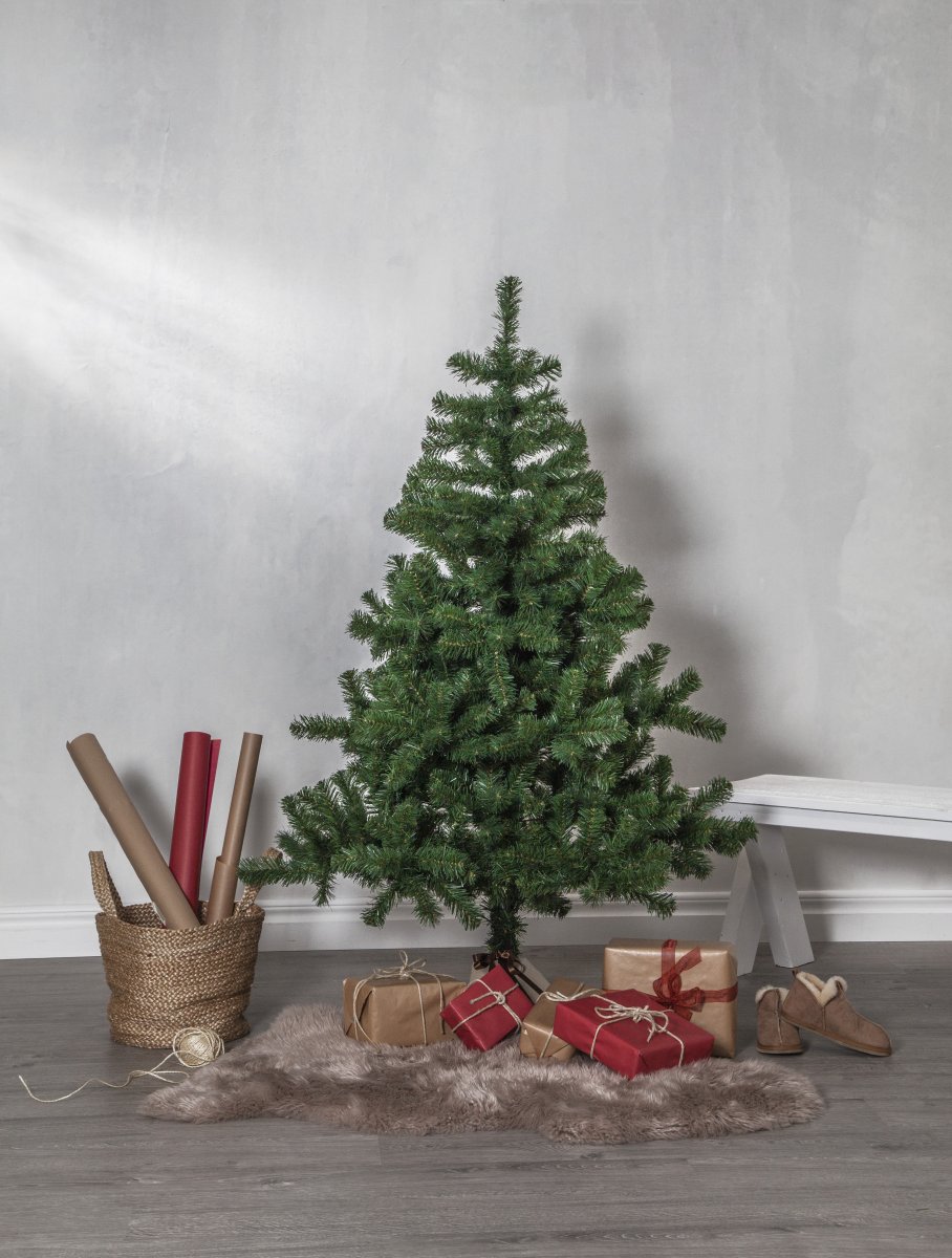 Quebec 150cm Vihreä valmistajalta Star Trading - Vihre&auml; joulukuusi, jossa korkea latva.