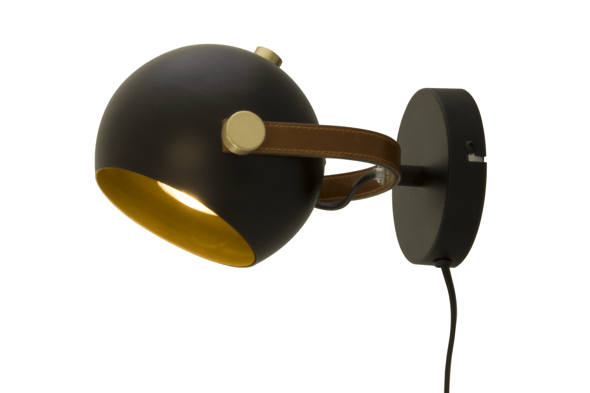 Bow Musta lukulamppu valmistajalta Aneta Lighting - Mustaksi lakattua metallia oleva keula-seinävalaisin, jossa yksityiskohdat messinkiä ja ruskeaa nahkaa.