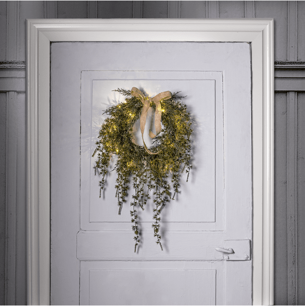 Barr Ø35 Vihreä valmistajalta Star Trading - M&auml;nnynk&auml;pyseppeleess&auml; on pitk&auml;t ja kaarevat oksat, jotka on valmistettu PE-materiaalista, mik&auml; on ymp&auml;rist&ouml;yst&auml;v&auml;llinen valinta.