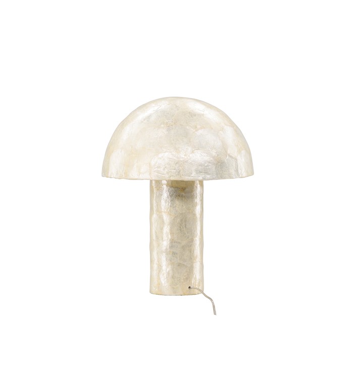 Lindön 48cm Beige pöytävalaisin valmistajalta Venture Design - Aseta se sivup&ouml;yd&auml;lle tai byr&aring; ja anna Lind&ouml;n lis&auml;t&auml; sisustukseesi moderni ja elegantti ilme.