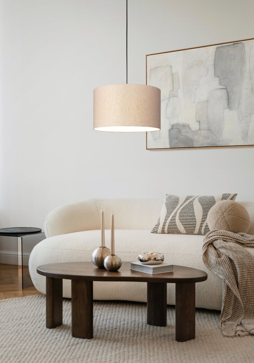 Feniglia Ø38 Beige kattovalaisin valmistajalta Eglo - Valaisimessa on pellavainen varjostin, jonka l&auml;mmin, luonnollinen v&auml;ri luo pehme&auml;n ja miellytt&auml;v&auml;n valon.