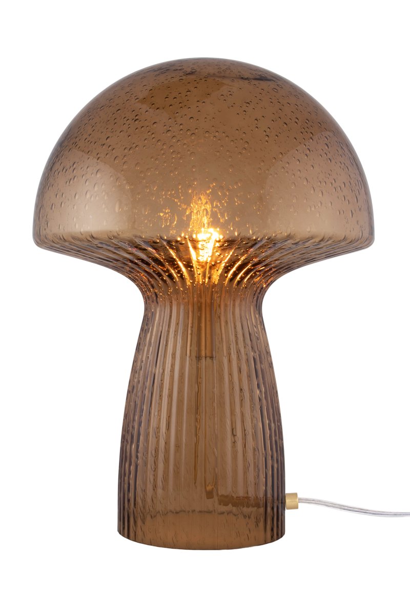 Fungo 42cm Ruskea pöytävalaisin valmistajalta Globen Lighting - Fungo-sienivalaisin on kaunis p&ouml;yt&auml;valaisin, joka on valmistettu suupuhalletusta lasista ja jonka jalassa on uurrettuja yksityiskohtia.