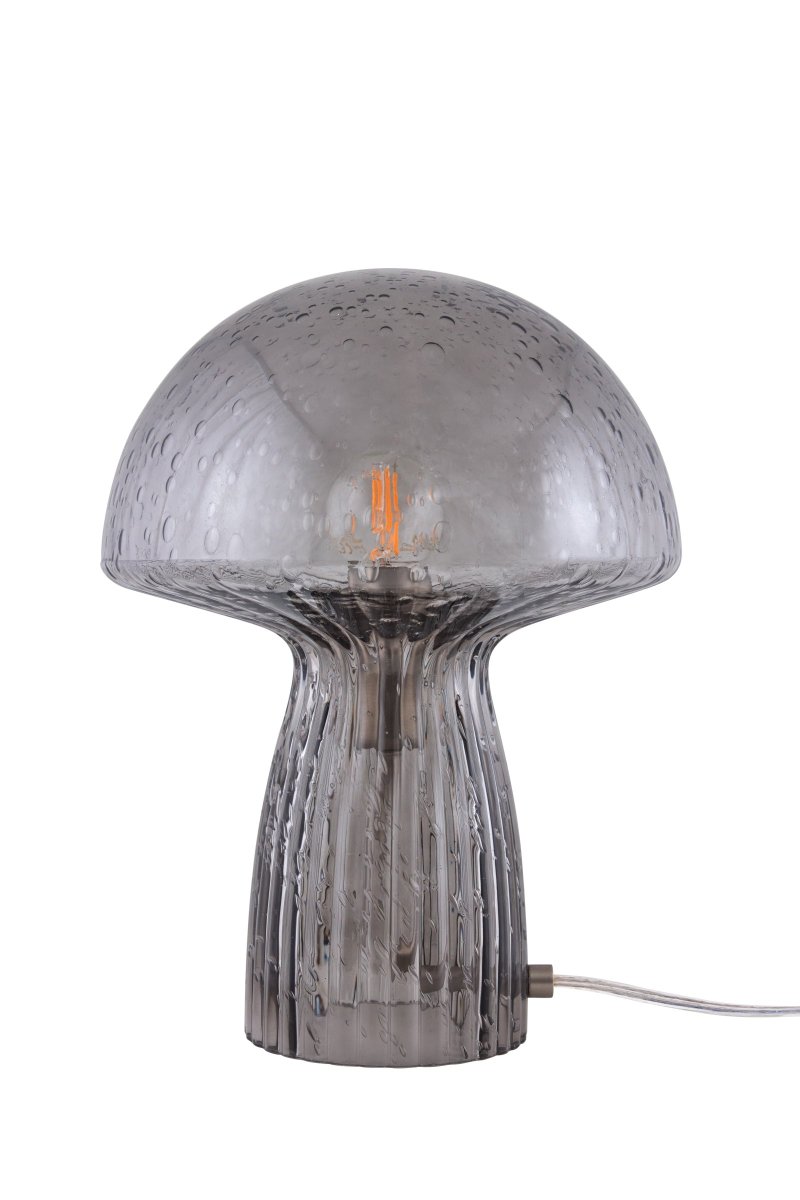 Fungo 30cm Savunvärinen pöytävalaisin valmistajalta Globen Lighting - Fungo-sienivalaisin on kaunis p&ouml;yt&auml;valaisin, joka on valmistettu suupuhalletusta lasista ja jonka jalassa on uurrettuja yksityiskohtia.