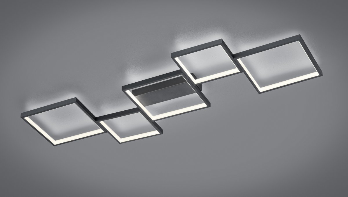 Sorrento 120cm Musta plafondi valmistajalta Trio Lighting - SORRENTO-kattovalaisin kiinnitt&auml;&auml; kaikkien huomion ep&auml;tavallisella ja modernilla muotoilullaan ja t&auml;ydent&auml;&auml; mit&auml; tahansa modernia asuintilaa, olipa se p&auml;&auml;ll&auml; tai pois p&auml;&auml;lt&auml;.