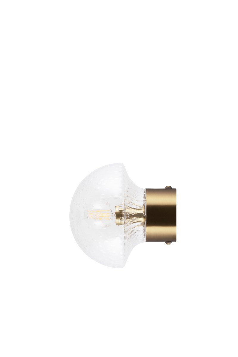 Fungo Ø16 Läpinäkyvä/harjattu messinki kylpyhuoneen valaisin valmistajalta Globen Lighting - Fungo on IP44-luokiteltu, joten se sopii erinomaisesti sekä keittiöön että kylpyhuoneeseen.