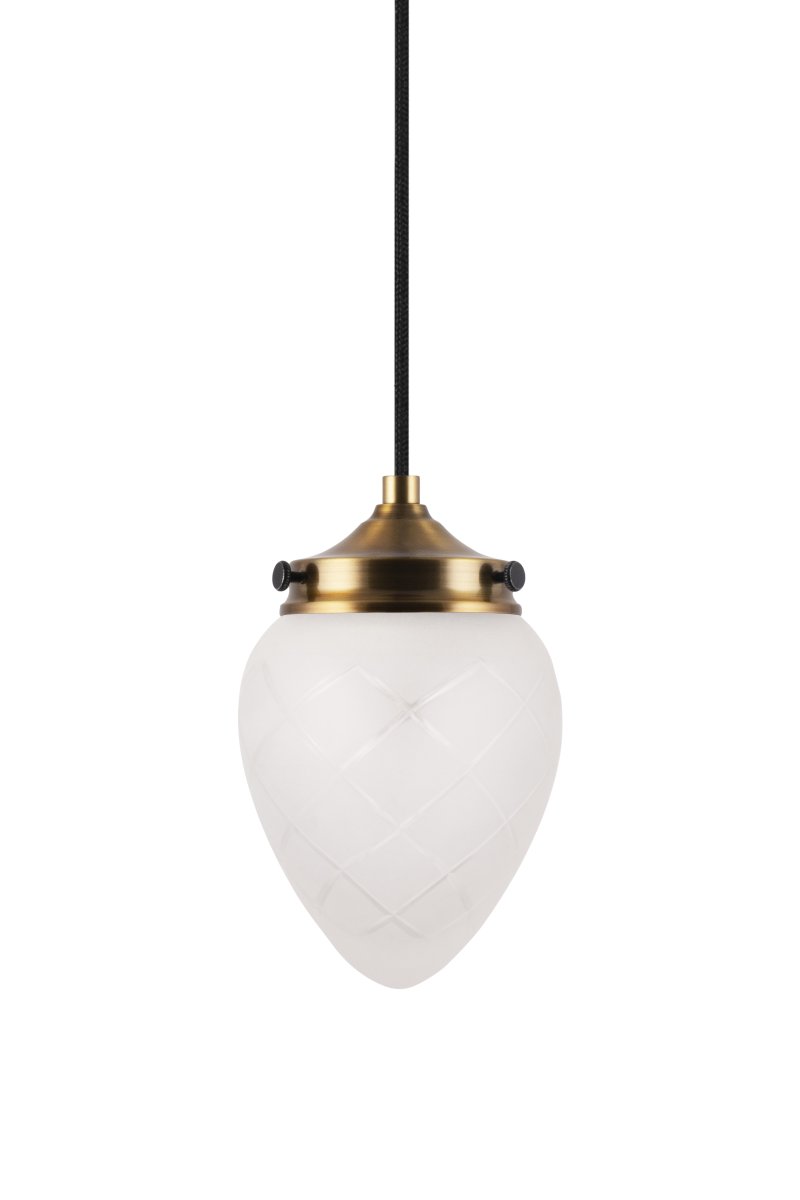 Juni Ø10 Antiikkimessinki/valkoinen ikkunavalaisin valmistajalta Globen Lighting - Juni vie sinut ajassa taaksepäin 1900-luvun alkupuolelle kauniilla hiotulla lasillaan ja metallisella varjostimellaan.