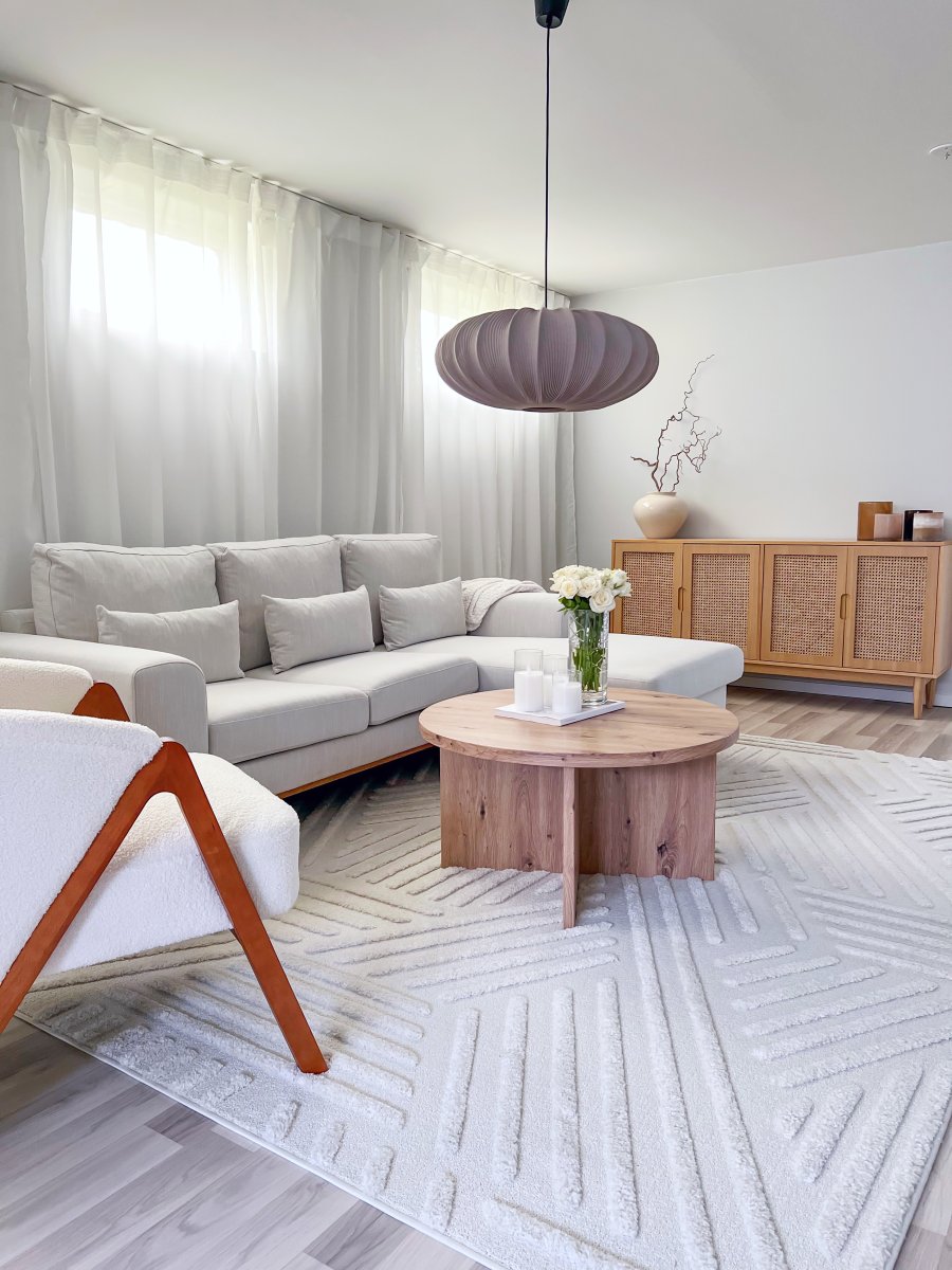 Mamsell Ø55 Harmaa kattovalaisin valmistajalta Aneta Lighting - Mamsell-kattovalaisin on päällystetty hienoksi laskostetulla joustavalla kankaalla, joka antaa miellyttävän, hieman himmeän valon.