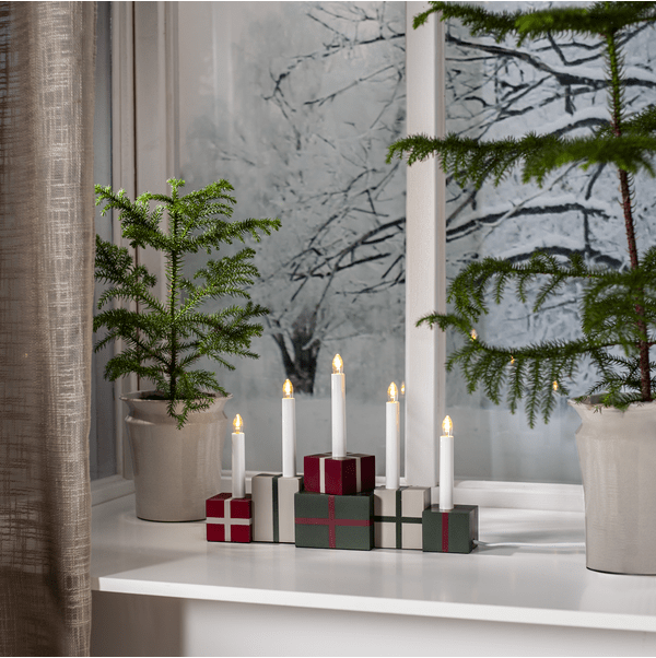 Christmas Gifts Monivärinen valmistajalta Star Trading - Mukana 1,8 m valkoinen johto, virtakytkin ja pistoke.